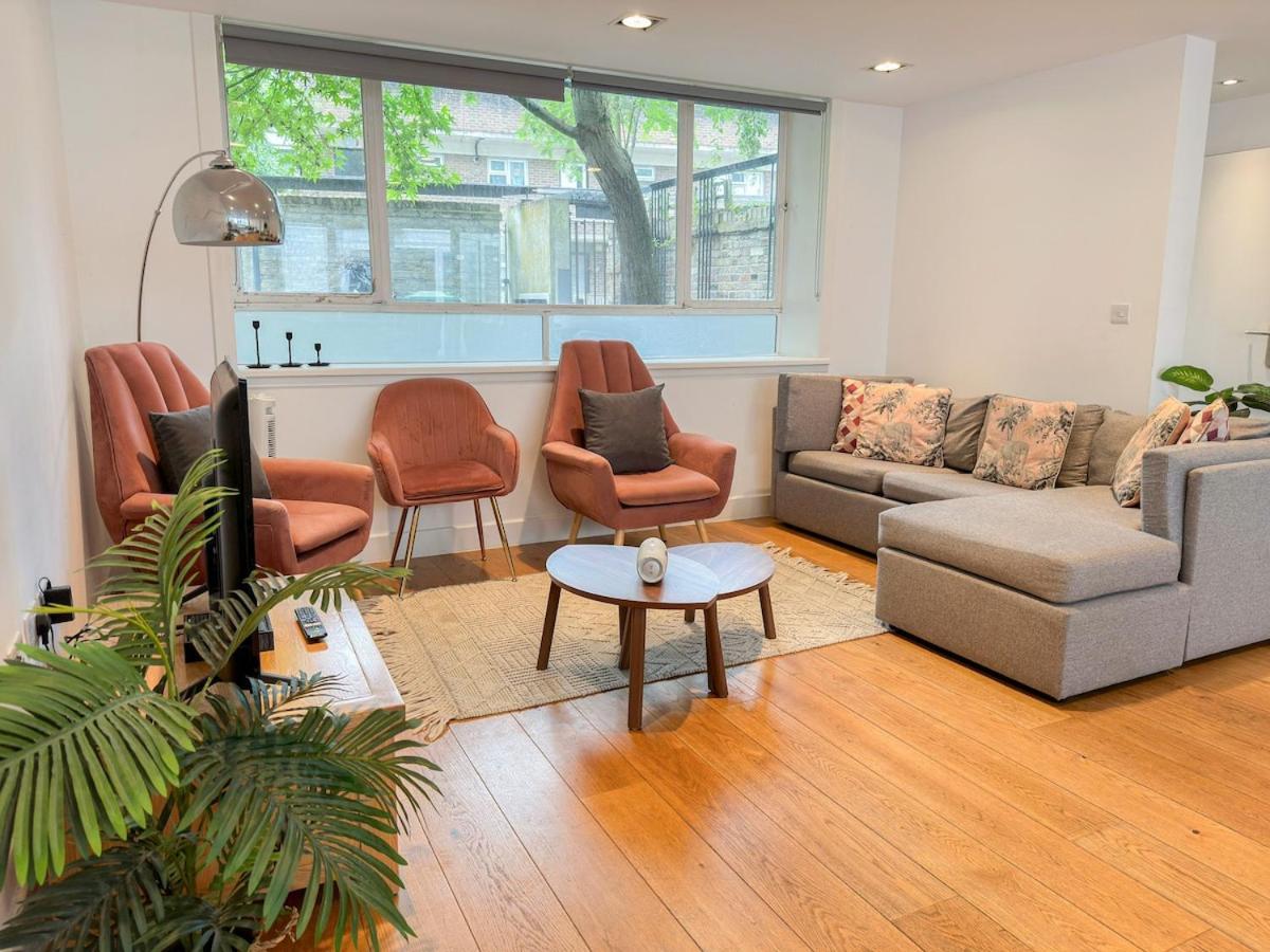 Spacious 3-bedroom Flat In Holloway With Unique Patio With Free Wi-fi *