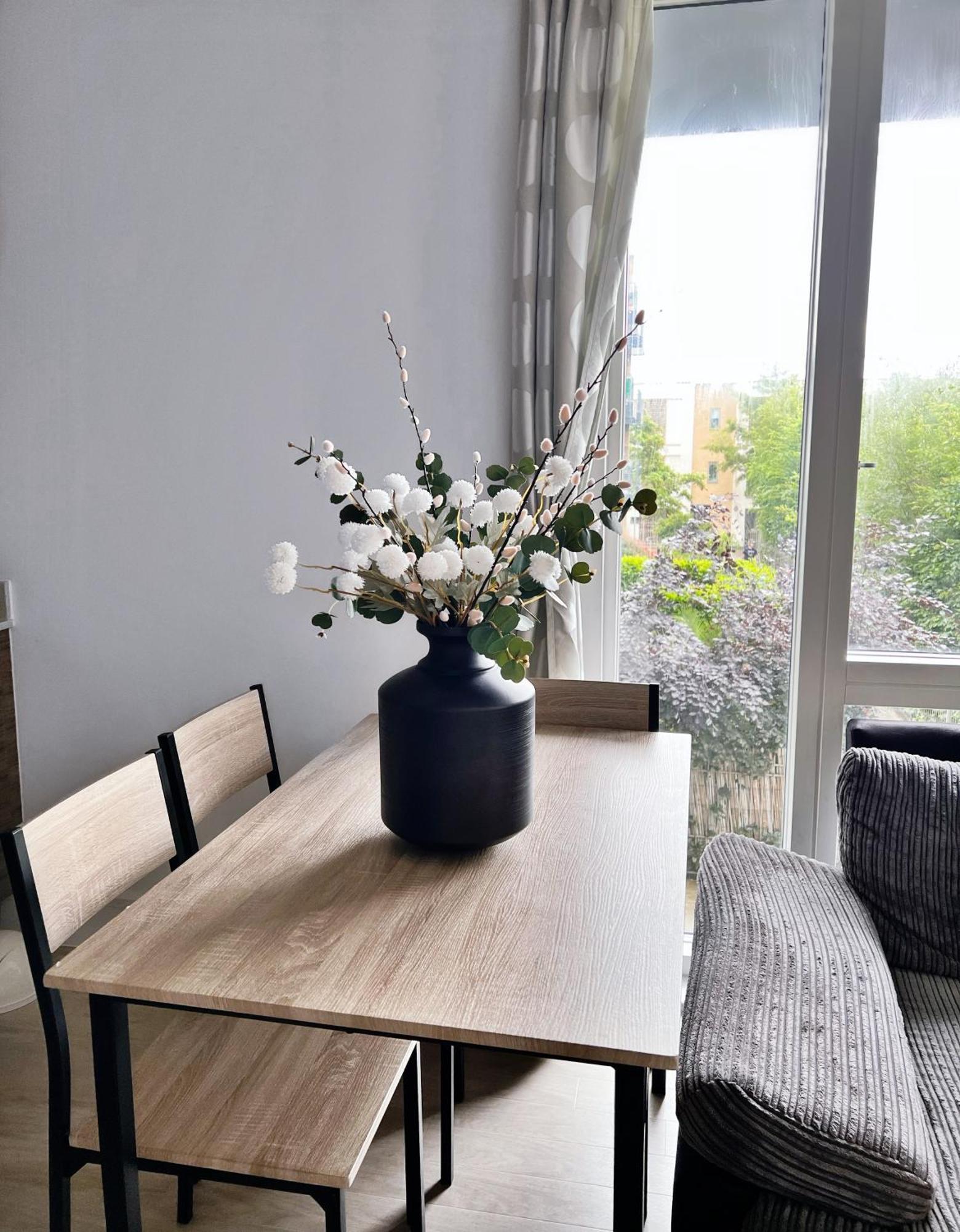 Bright Modern 2-bed With 2-bath & Balcony View * London