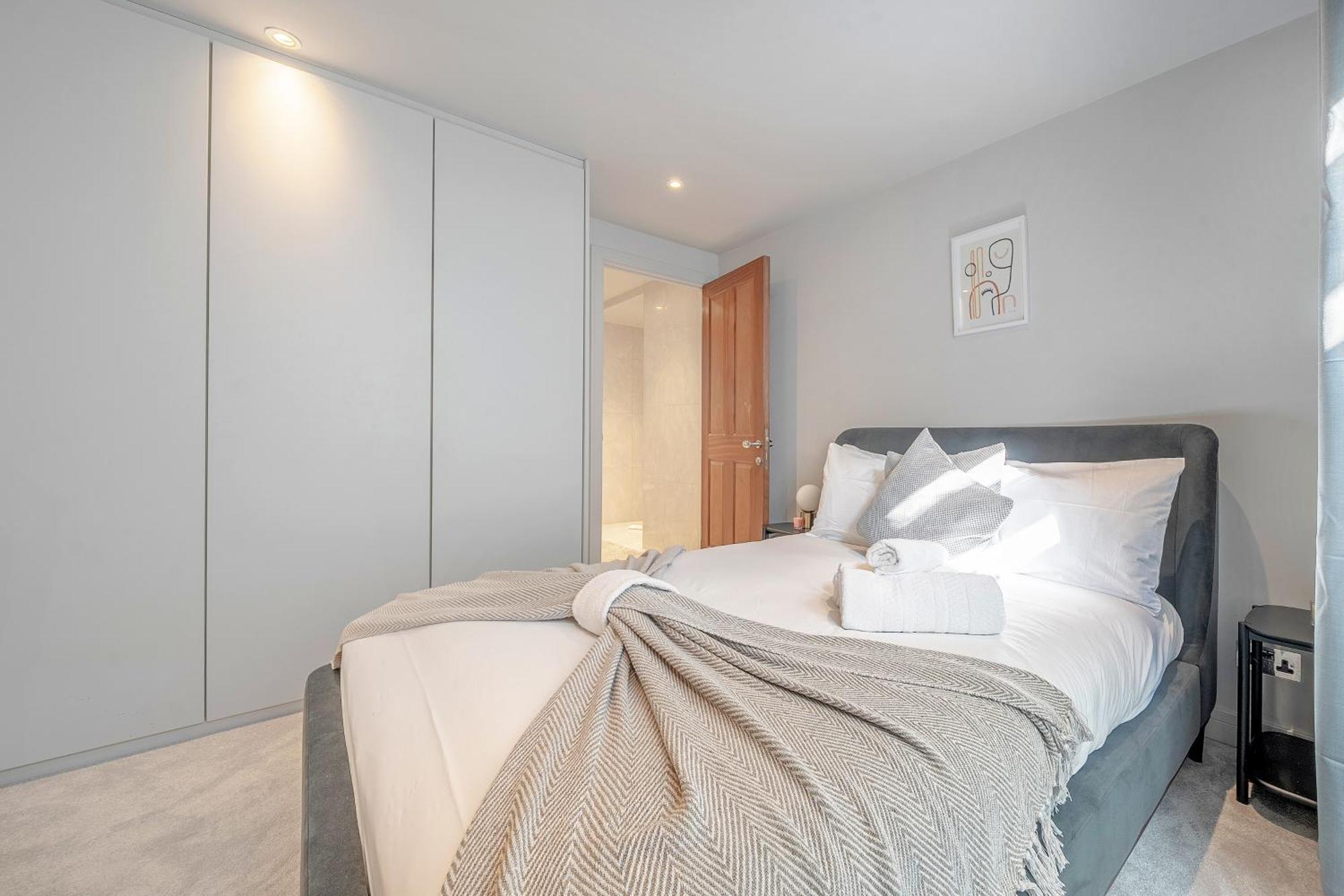 Luxurious 4 Bedroom In Kensington Feriehus