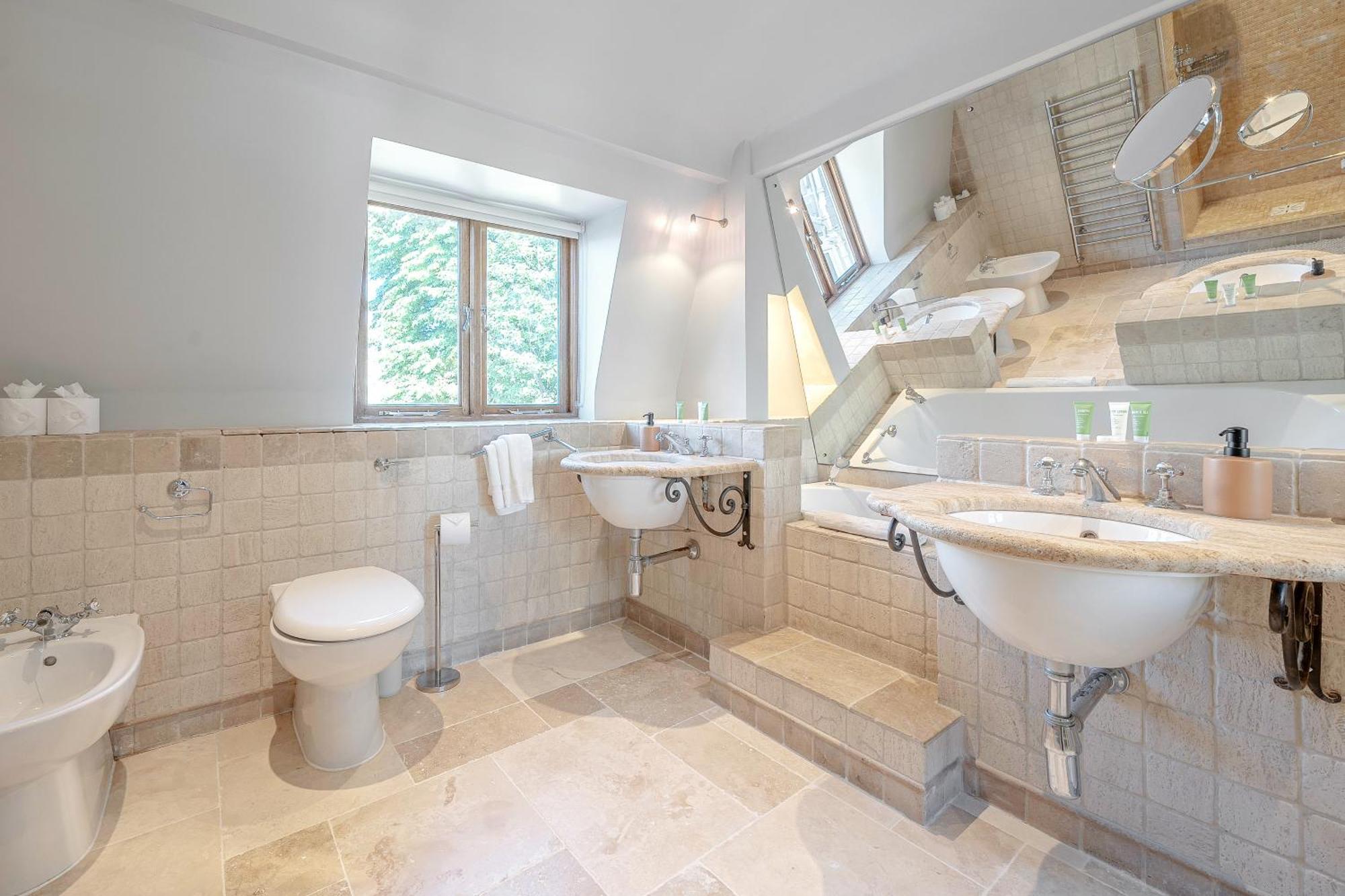 Feriehus Luxurious 4 Bedroom In Kensington London