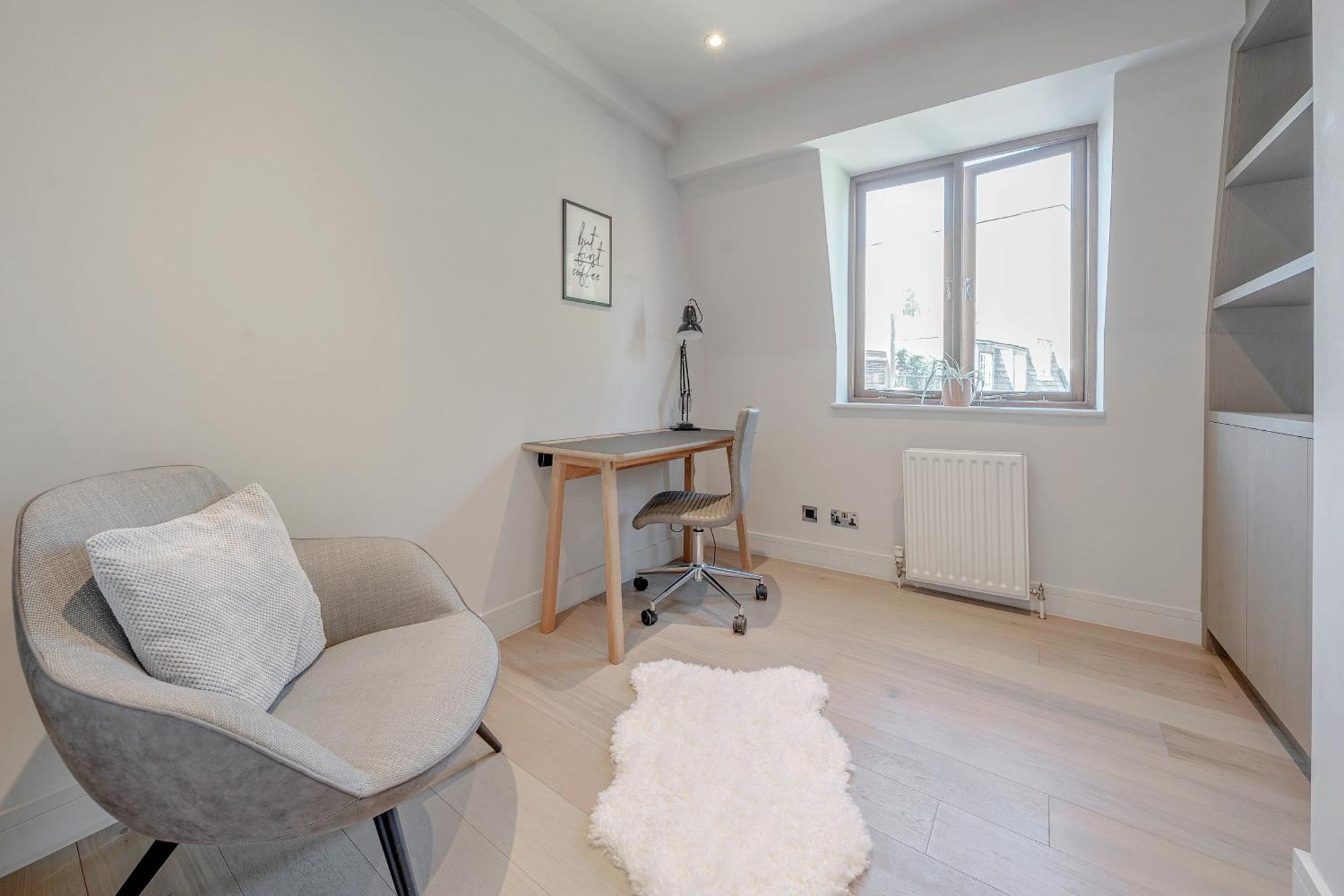 Luxurious 4 Bedroom In Kensington Ferienhaus