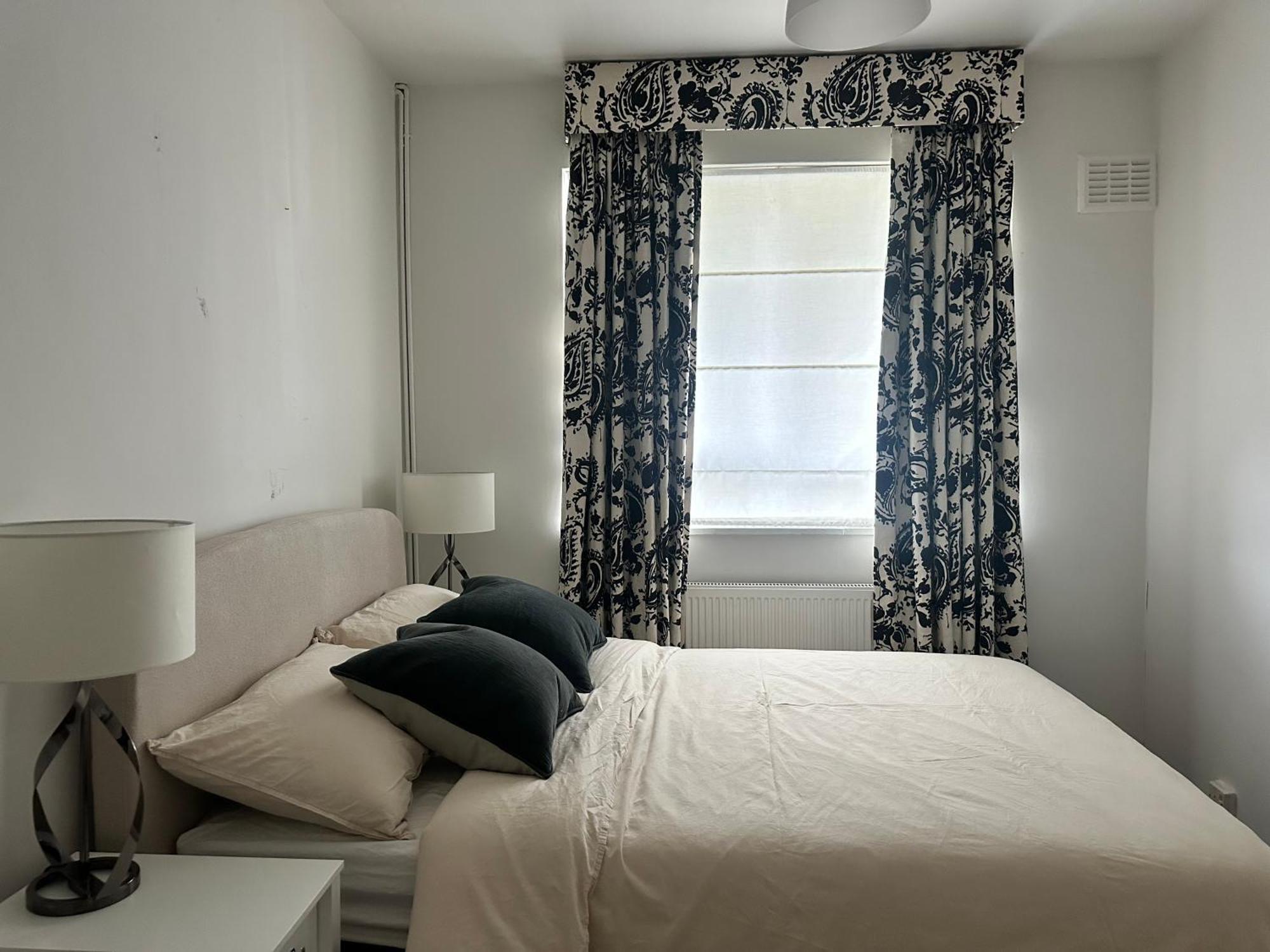 Modern One Bedroom Apartment, Sloane Square Apartment *
