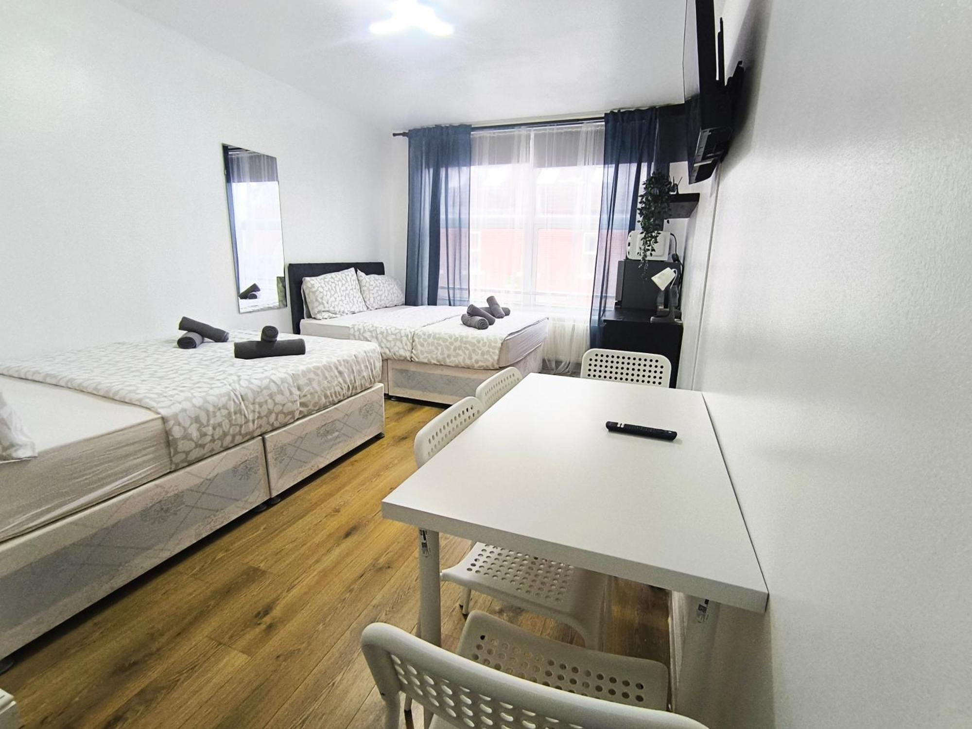 Maison d'hôtes 4 Person 3min From South Wimbeldon Tube Station Room2