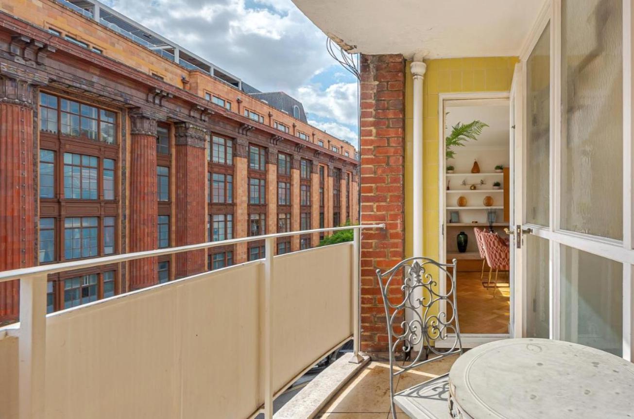 Fabulous With Terrace By Harrods Leilighet