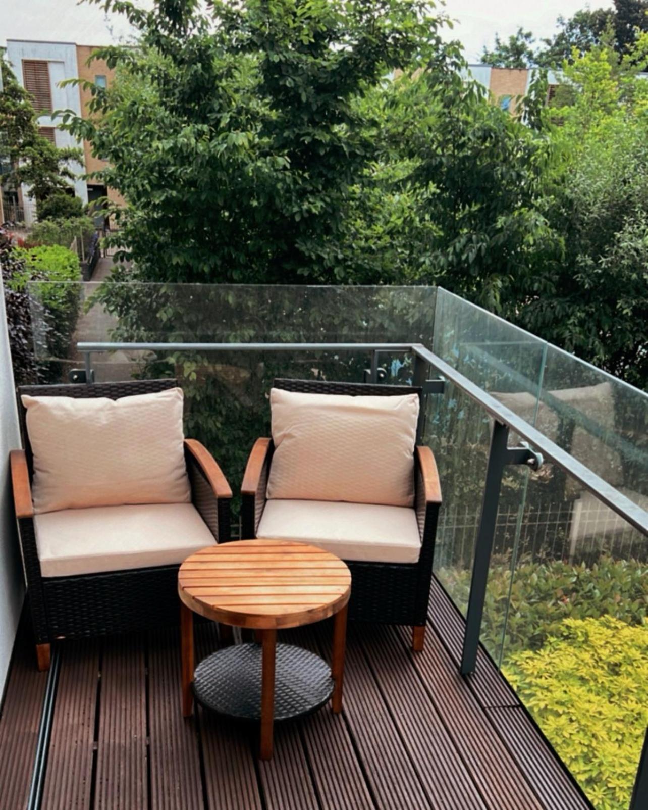Apartment Bright Modern 2-bed With 2-bath & Balcony View