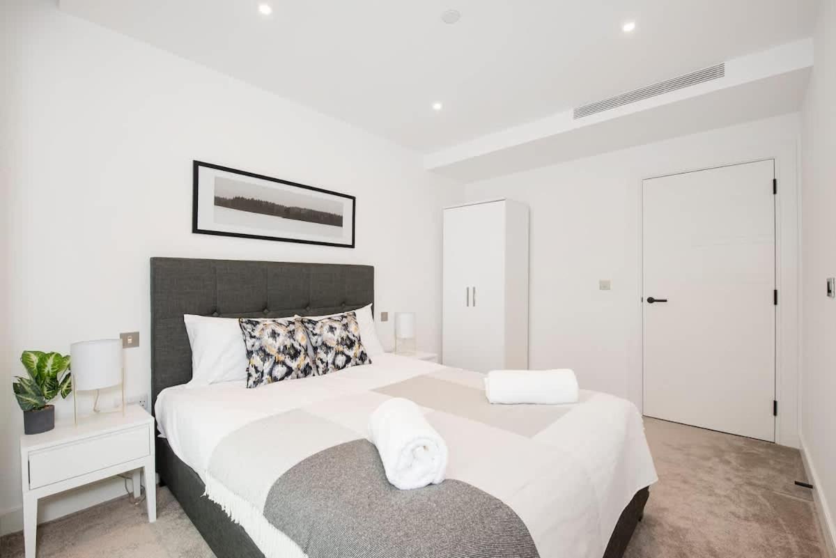 Battersea Power Station 2 Bed Close To Harrods Apartment London