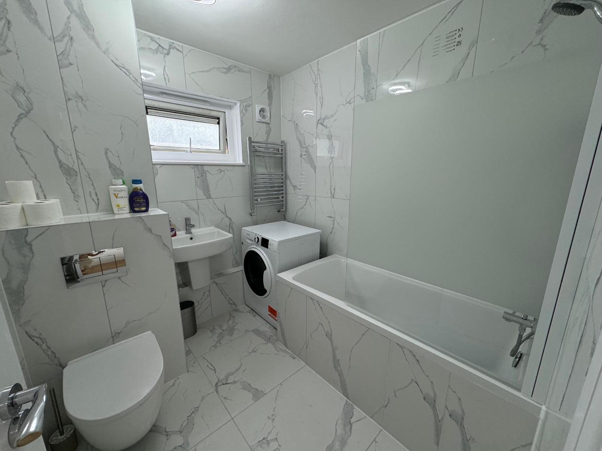 Newly Refurbished 2bd Flat Close To Excel Lejlighed London