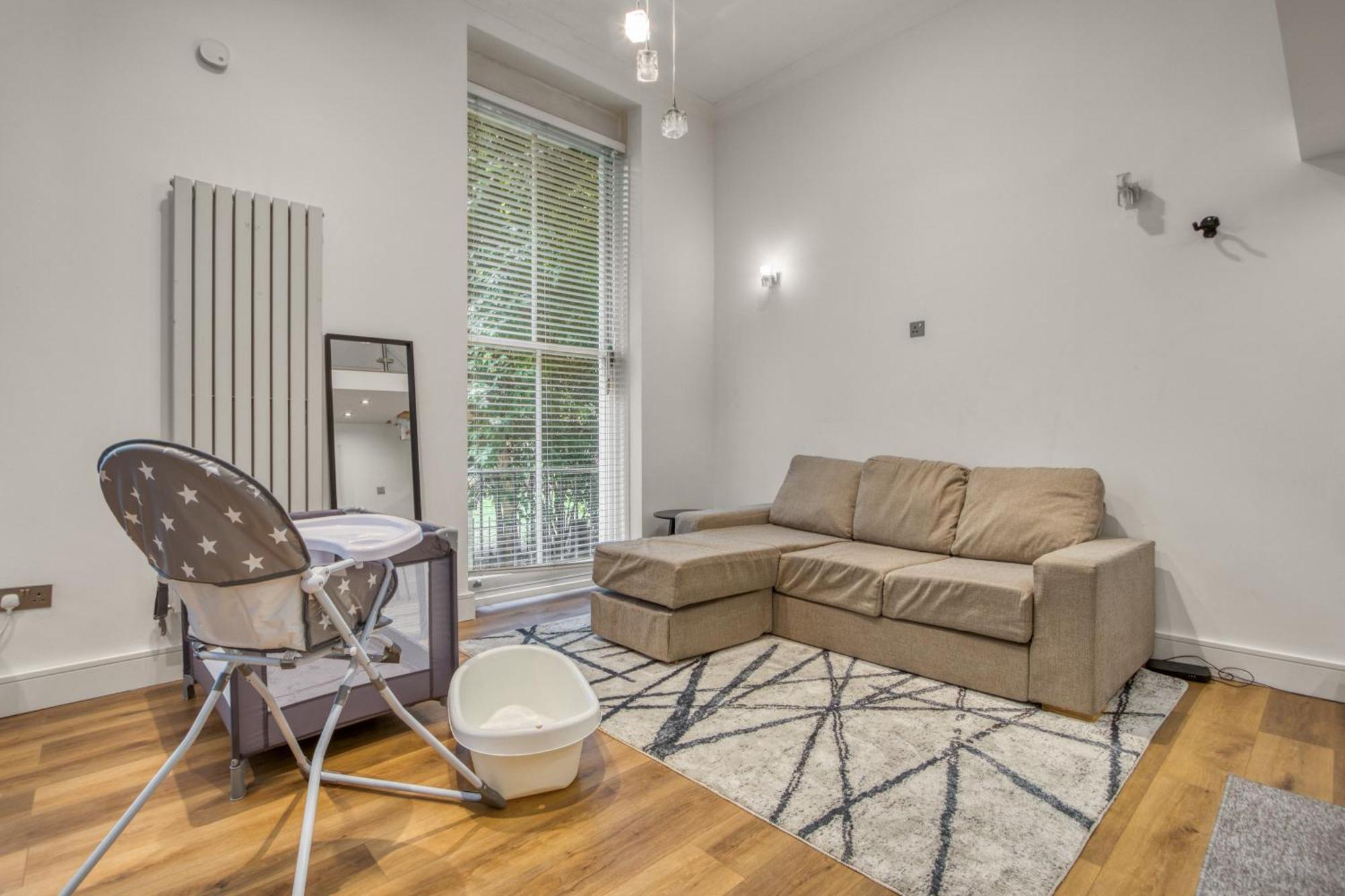 3.5 High Ceilings - Centrally Located Lejlighed London