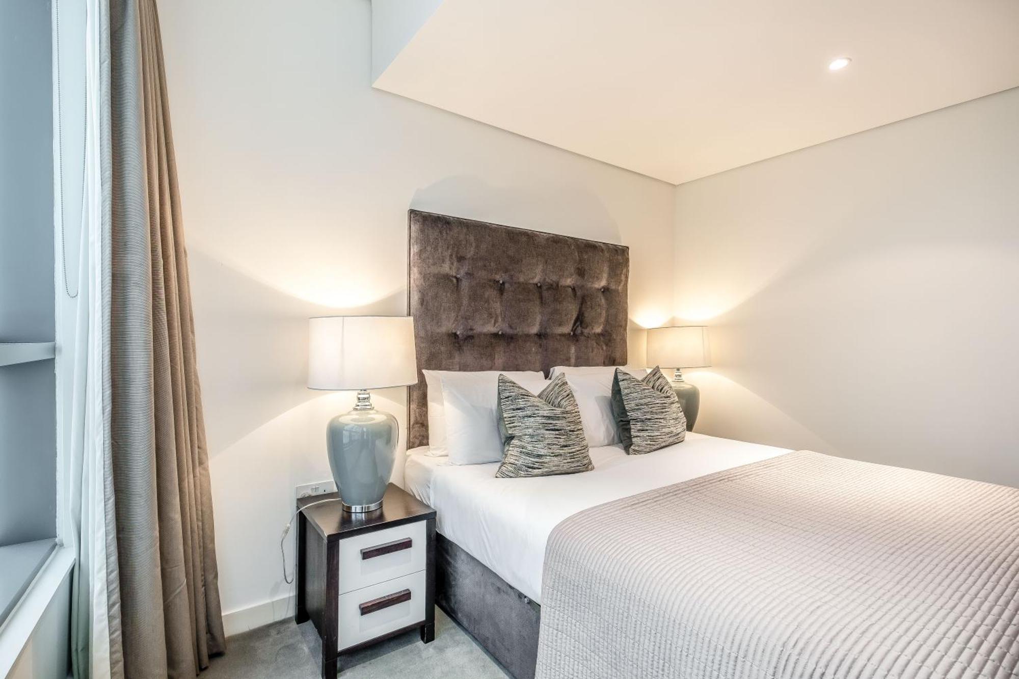 Merchant Square Apartment *