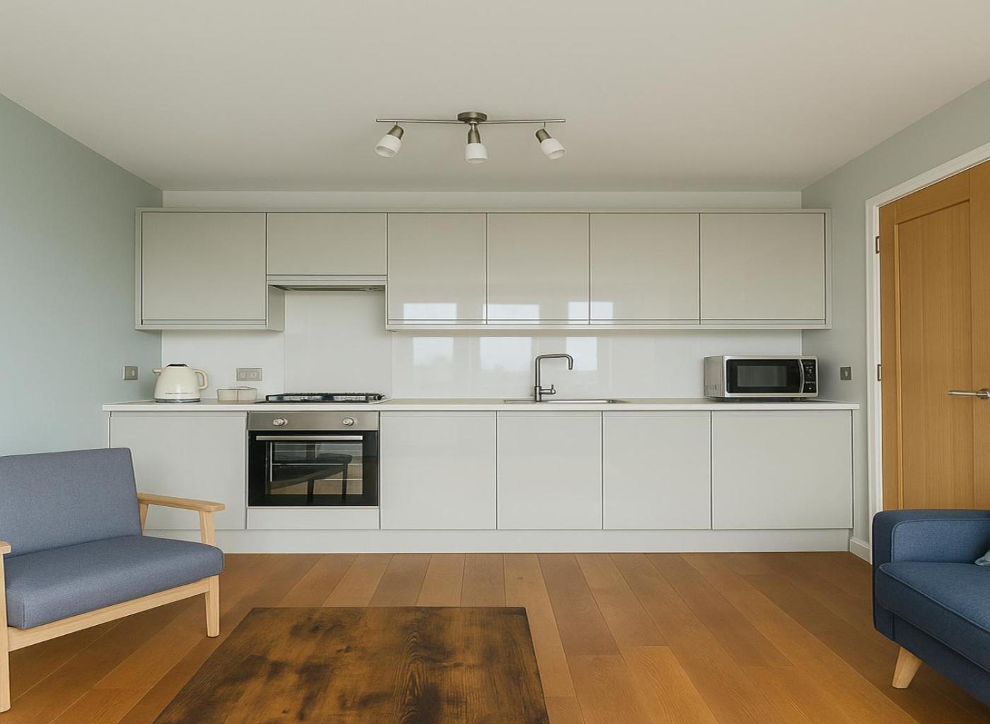 2 Bed Flat Near Westfield