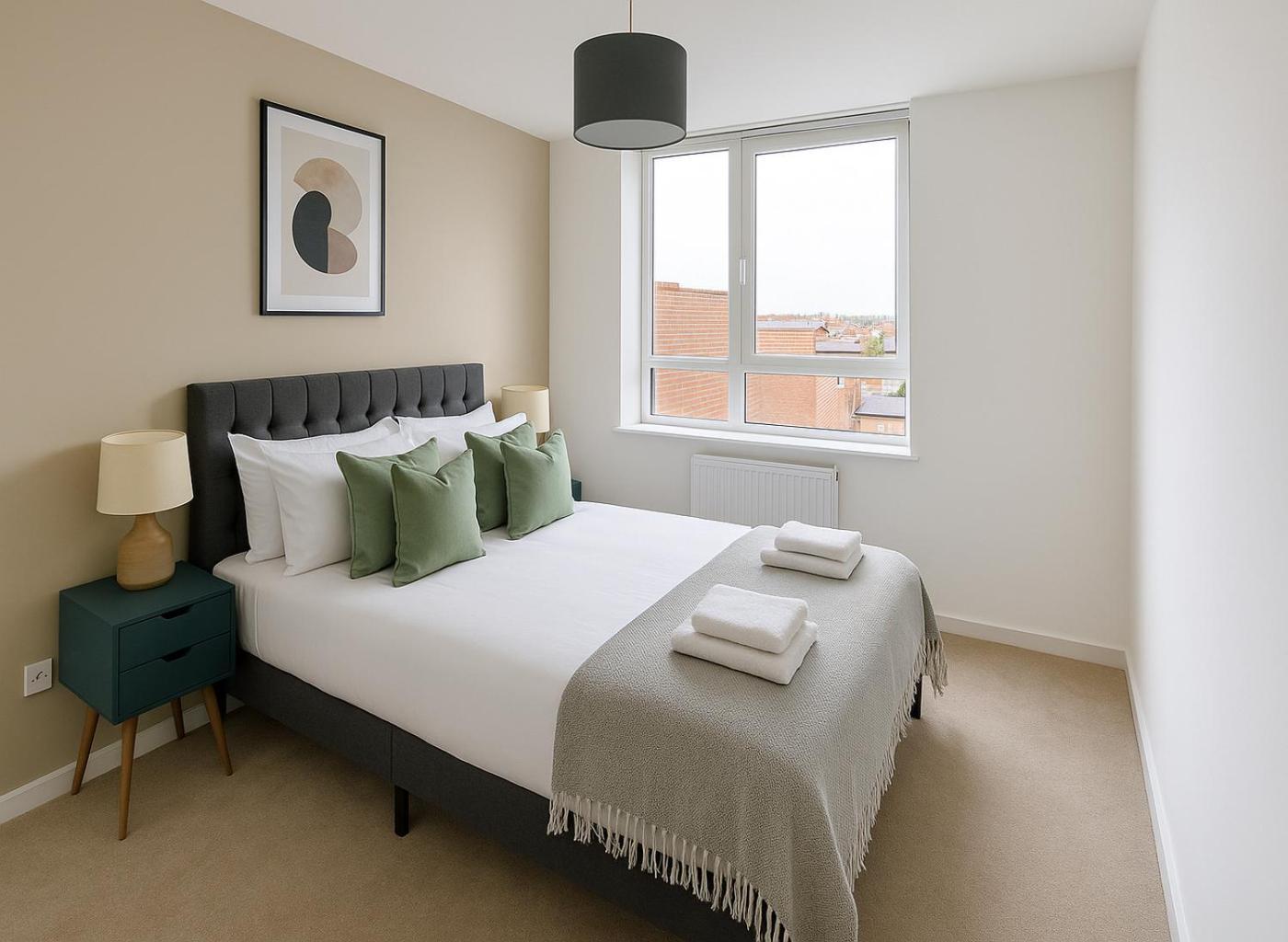 2 Bed Flat Near Westfield London