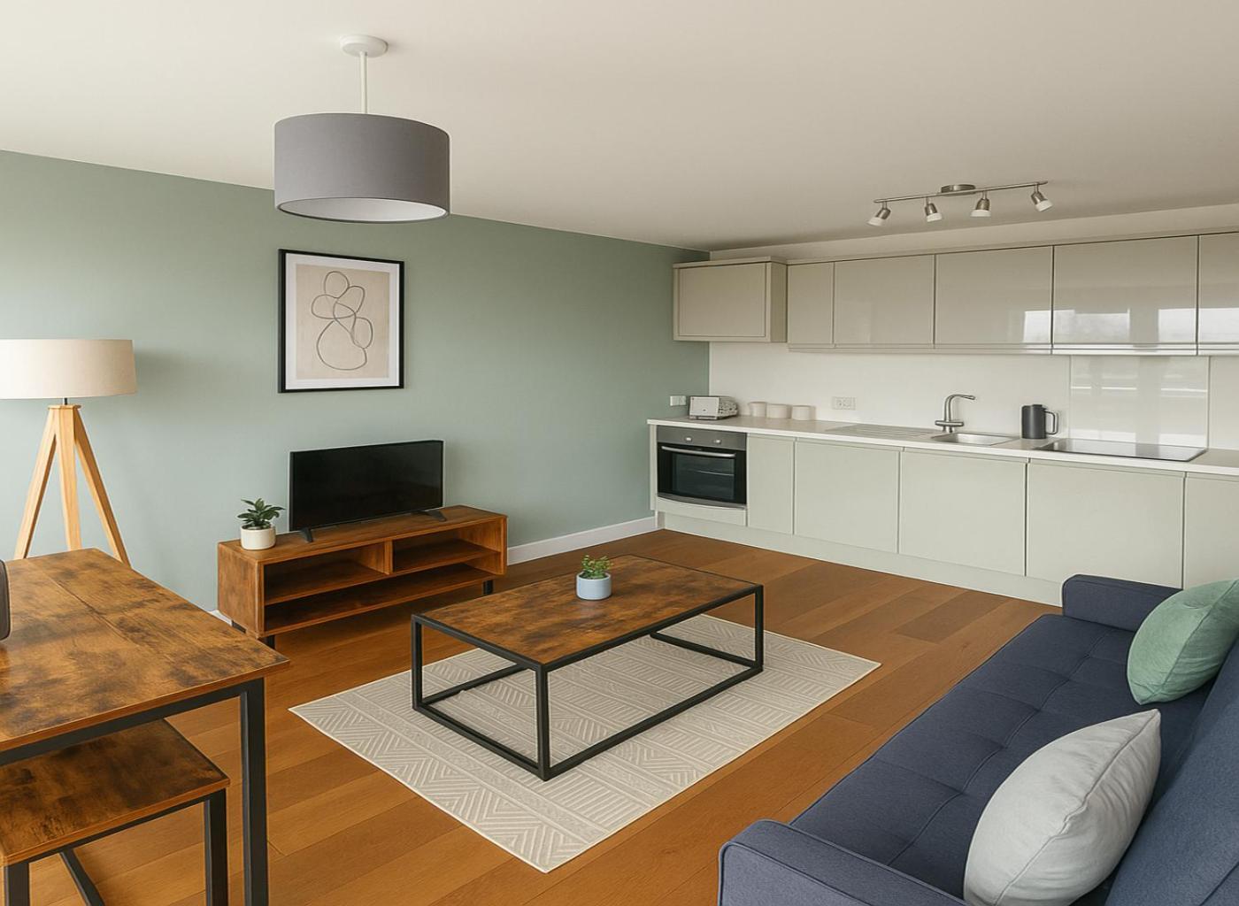 2 Bed Flat Near Westfield *