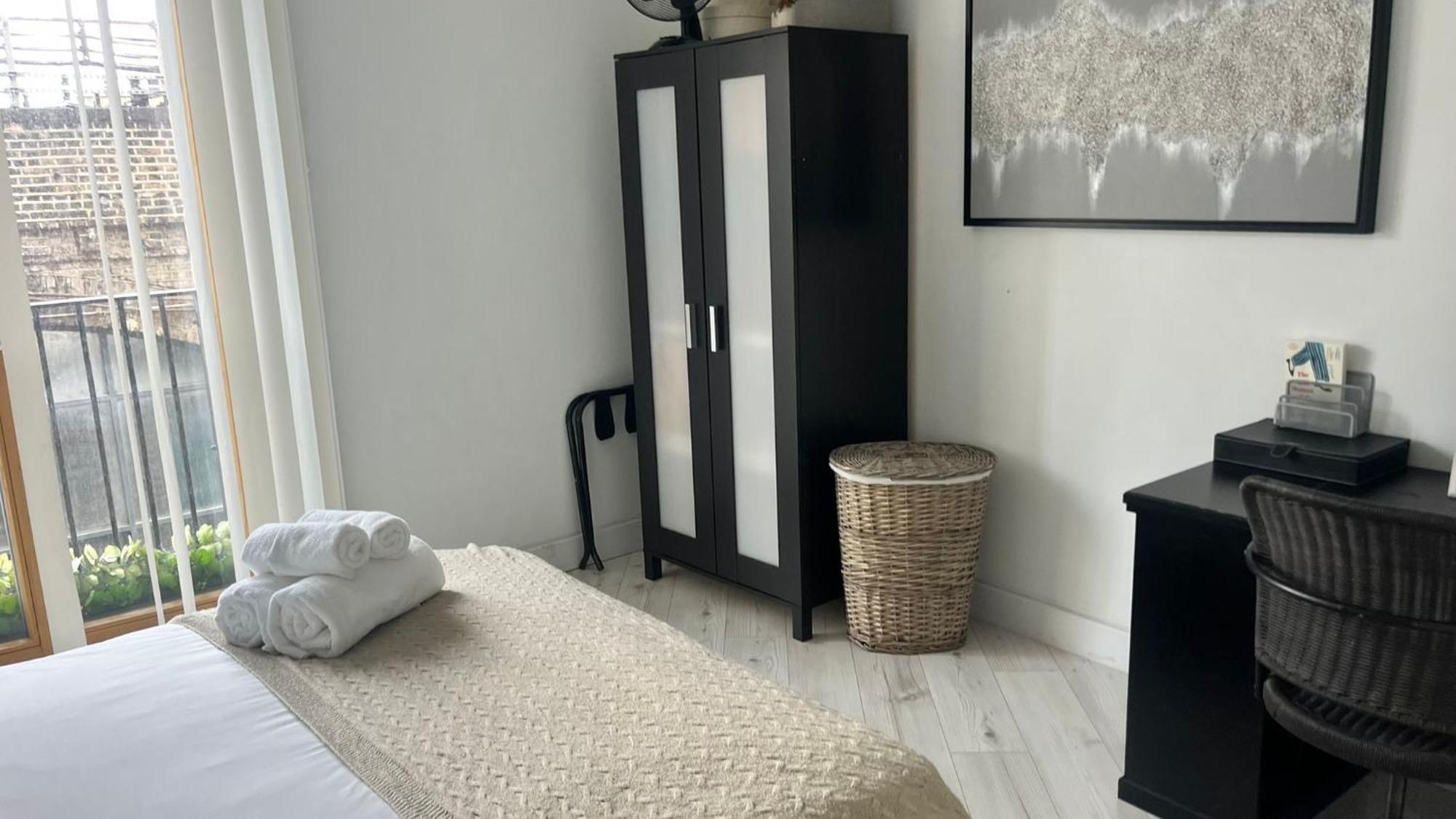 Stunning 2-bed & Balcony In Notting Hill Appartement Londen