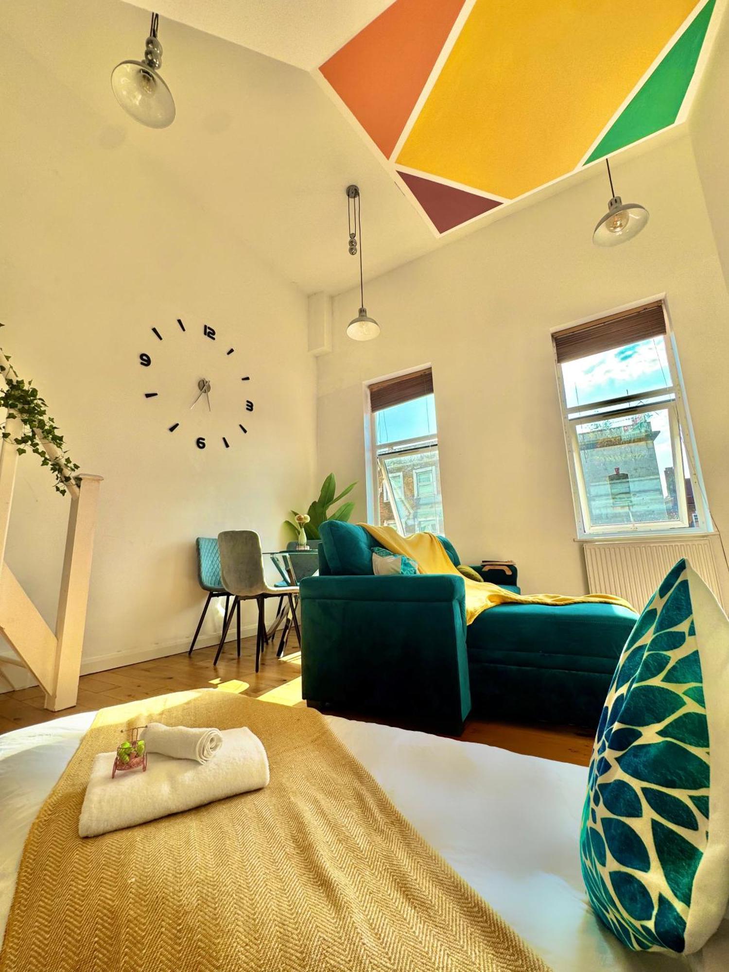 Apartment Cosy 1 Bed W Loft Sleeps 6 Close To Stations London