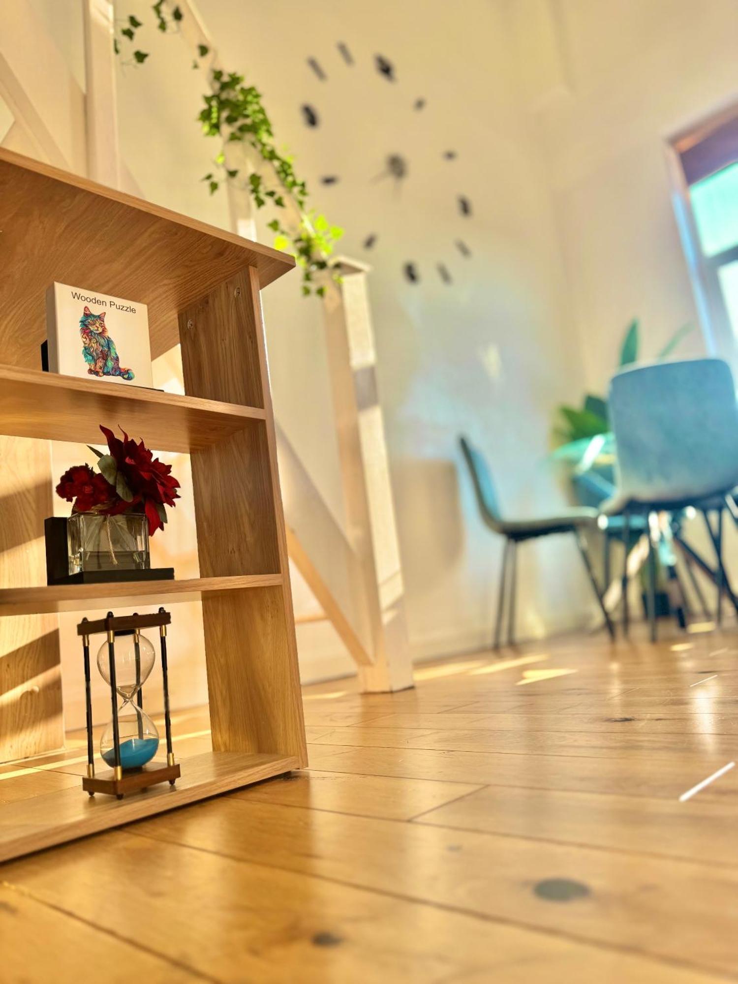 Cosy 1 Bed W Loft Sleeps 6 Close To Stations Apartment *