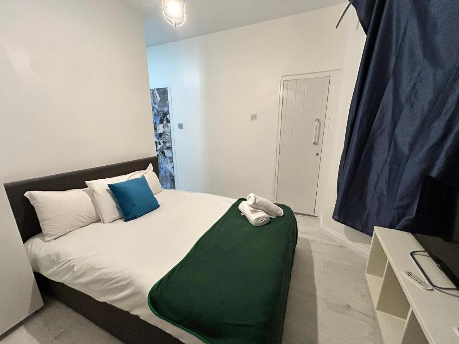 2 Bedroom Flat Wembley Leilighet