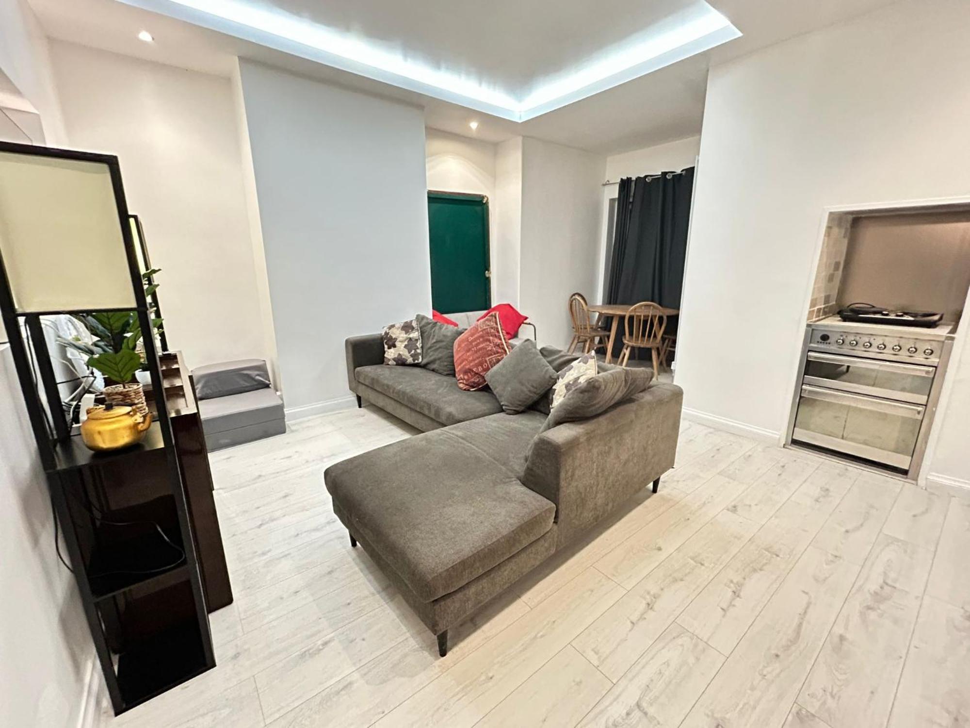 2 Bedroom Flat Wembley Leilighet London