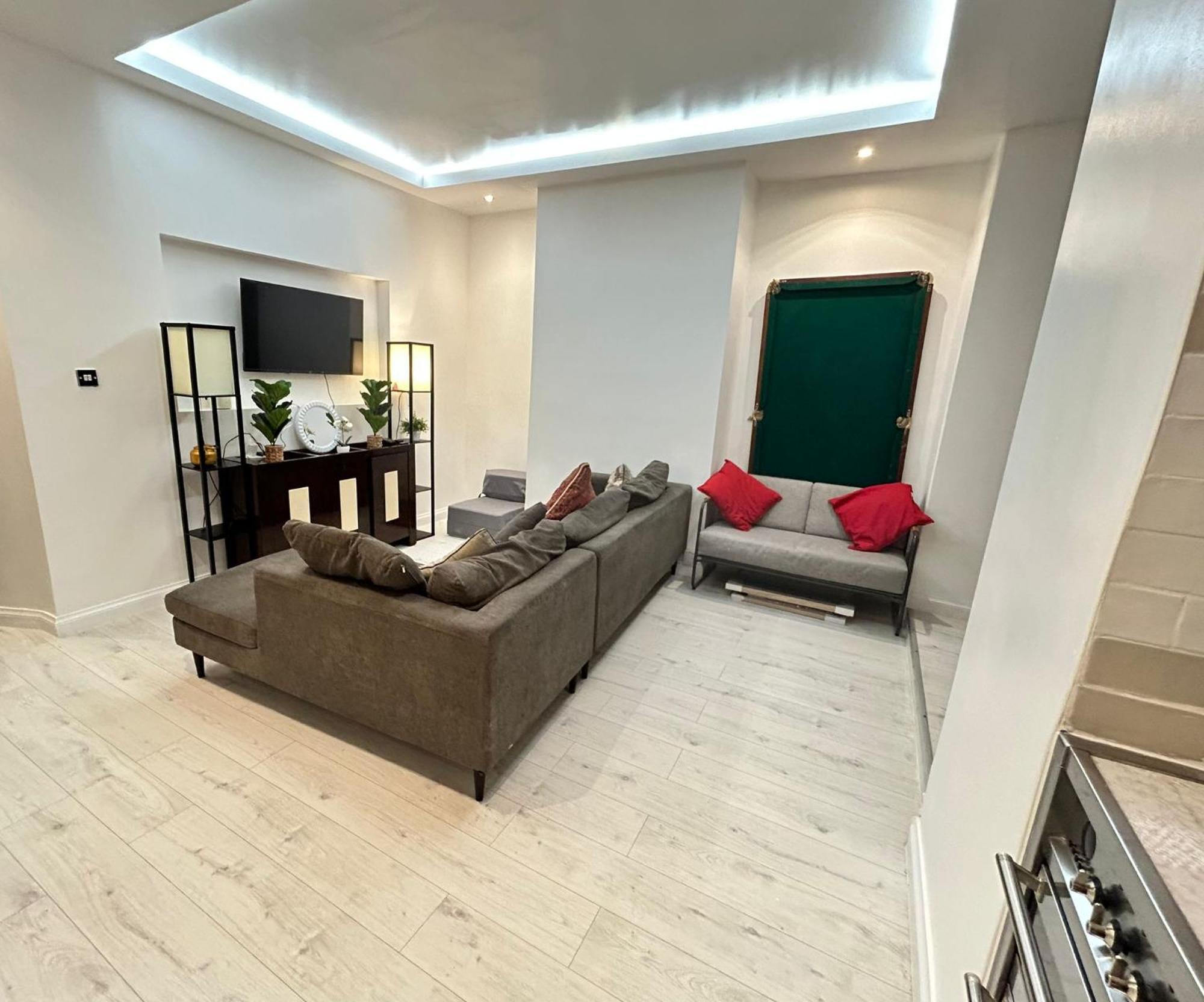 2 Bedroom Flat Wembley Leilighet *