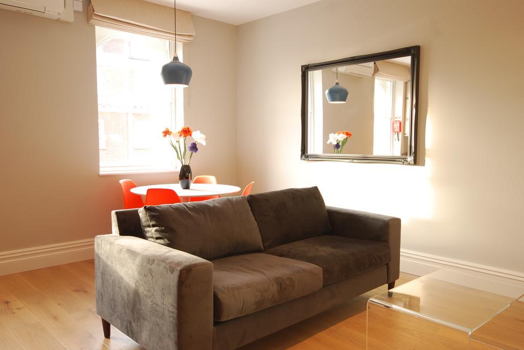 Whitehall Apartment *