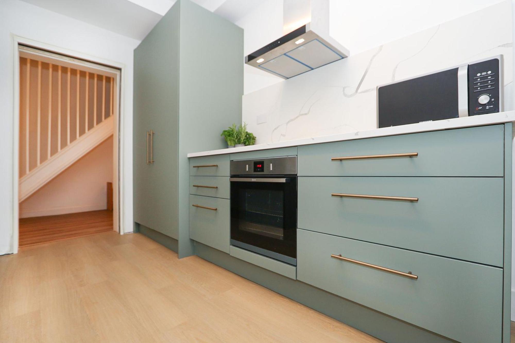 Elegant 2-Bedroom Getaway W Terrace & Garden Views * Londen