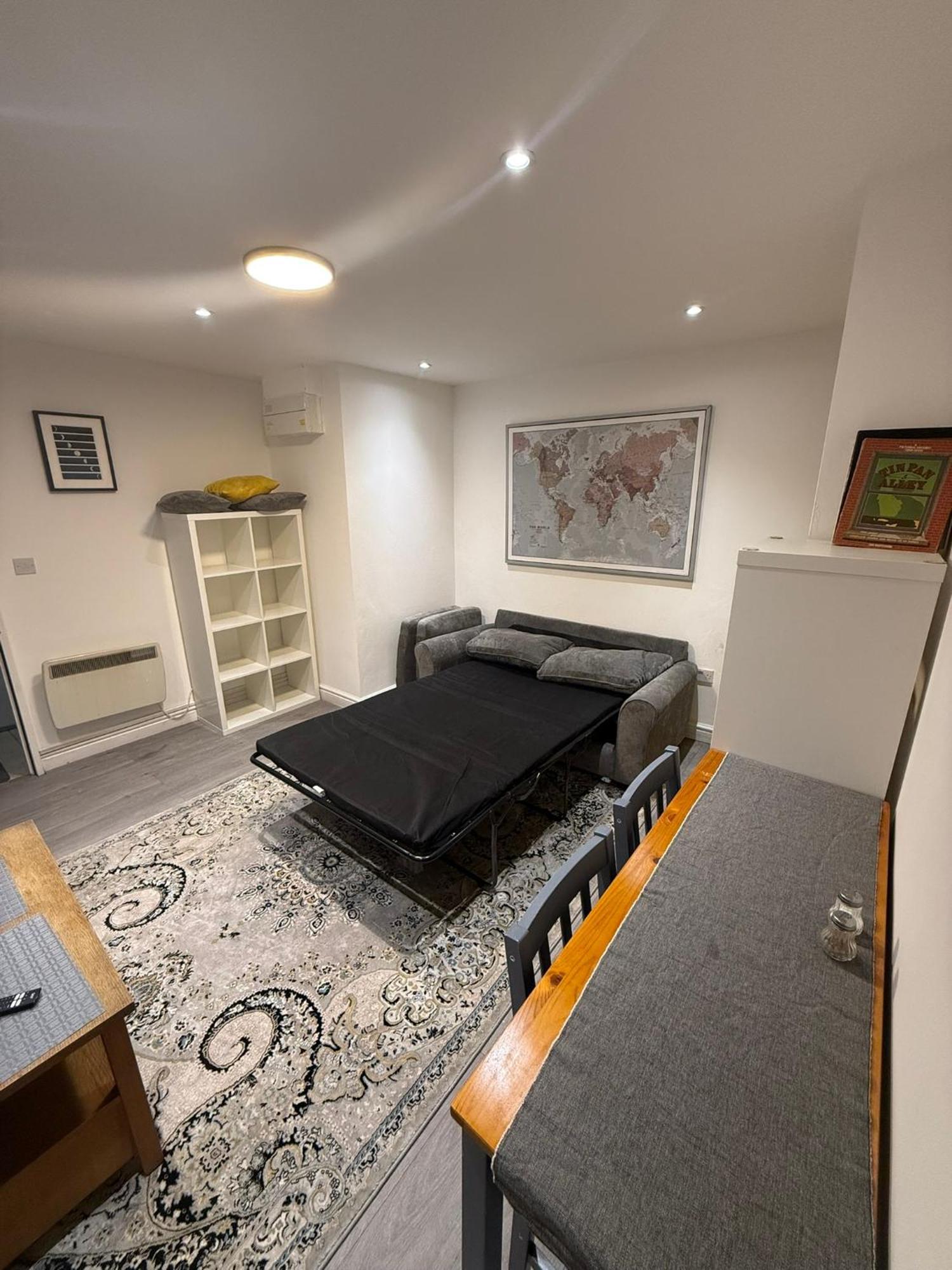 Entire One Double Bedroom Apartment *