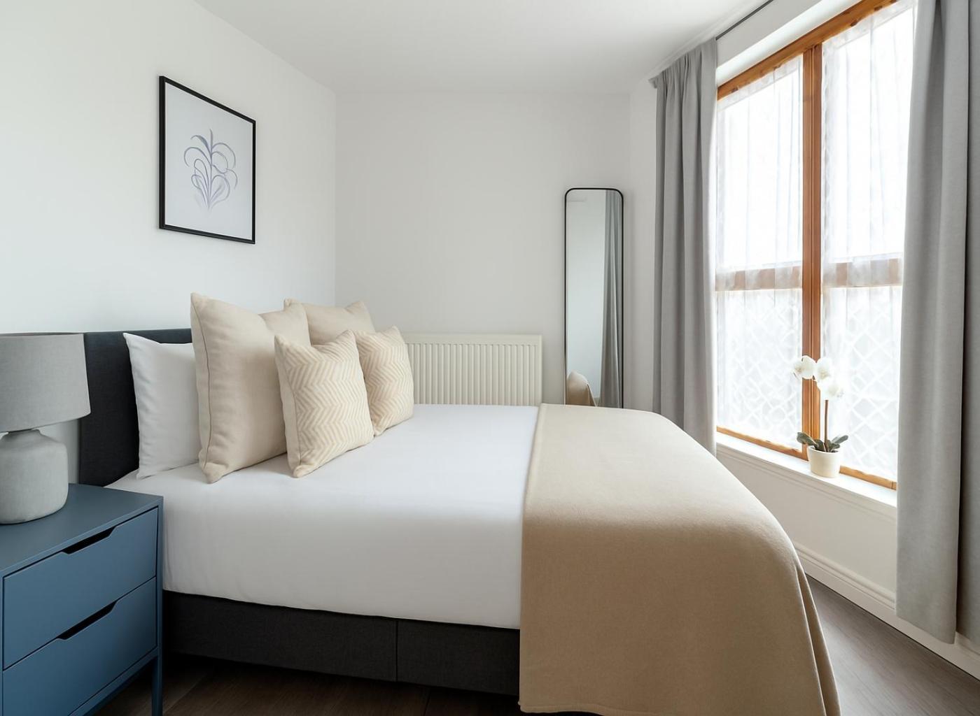 4 Bed Flat Near King's Road * Londra