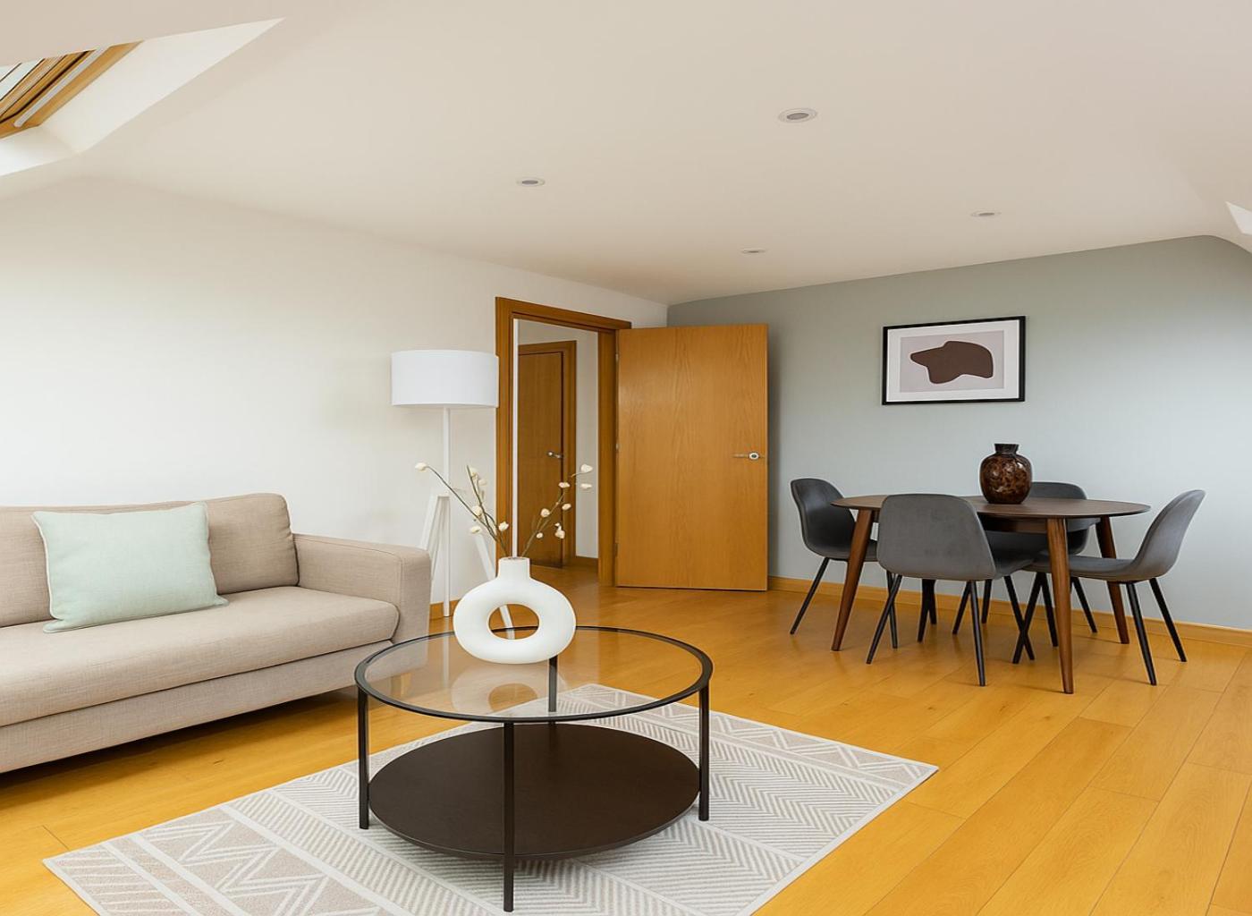 2 Bed Flat Near Acton Park Apartment London