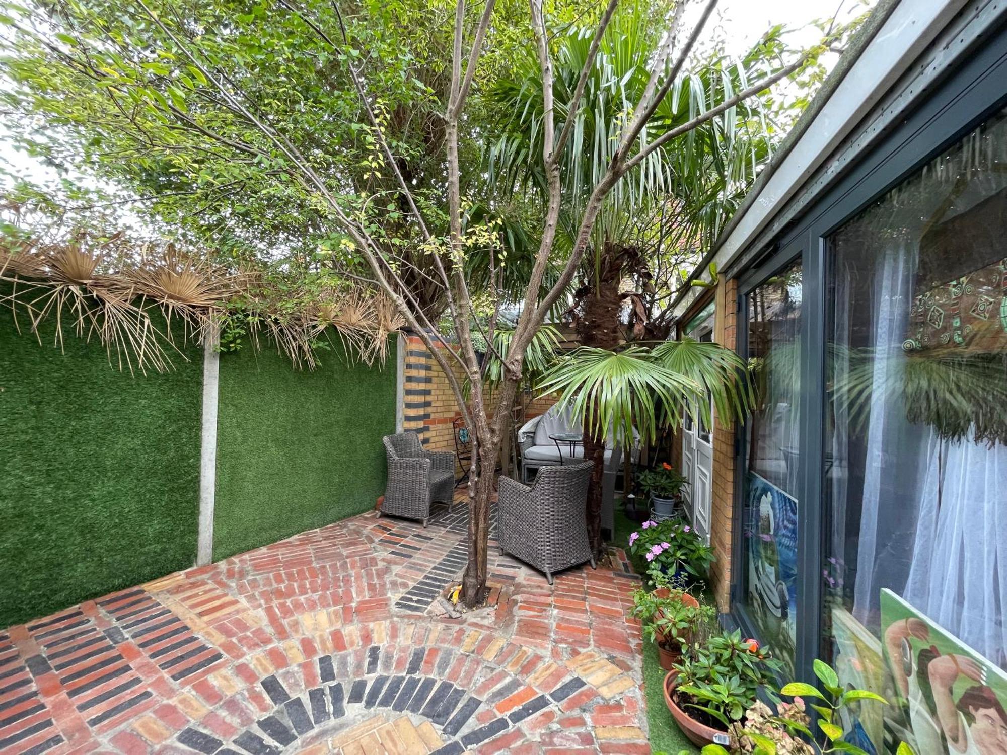 Luxe 4 Bedroom House With 4 Bathrooms - Elizabeth Line & Acton Stations At Walking Distance Villa London