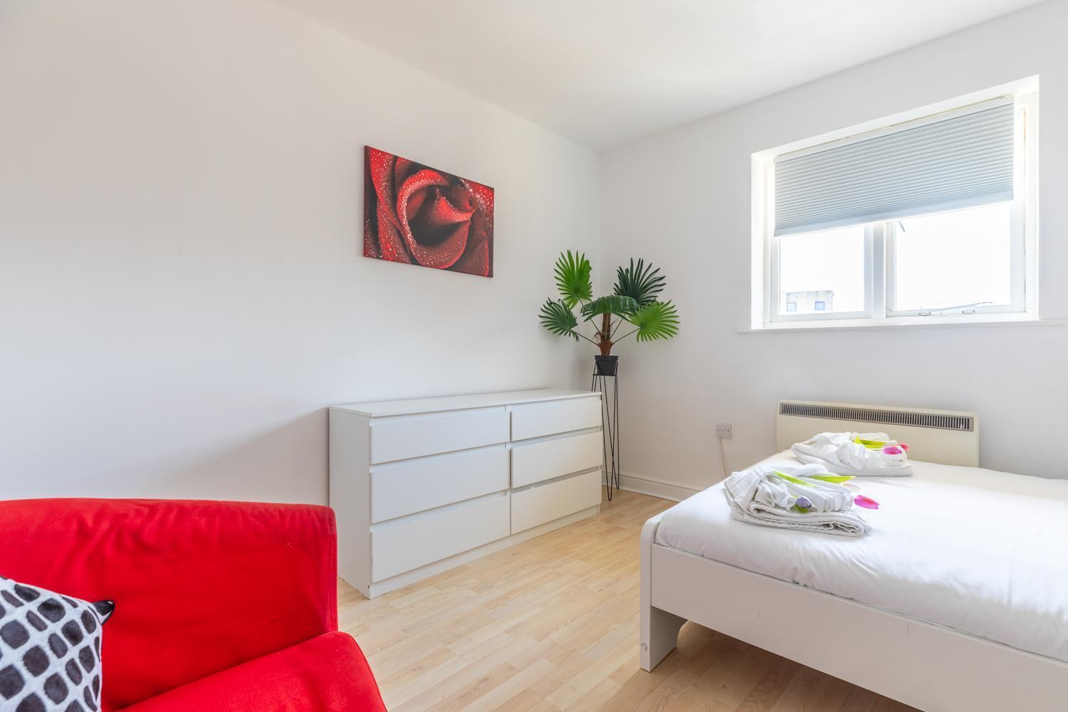 Skyline Haven - Modern 2b, Parking, Wifi & 4ktv Appartement Londen