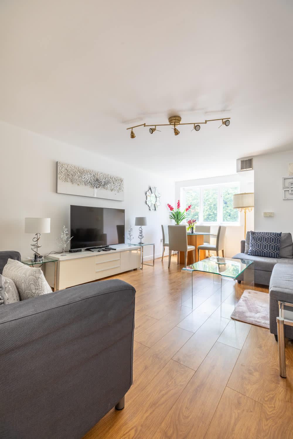 Modern 2br - 25min To Semesterbostad London