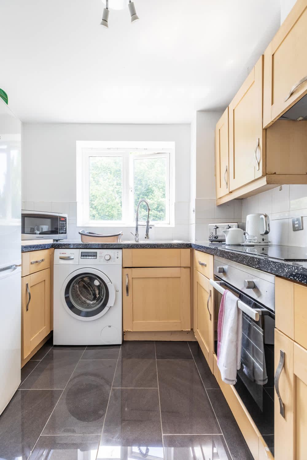 Modern 2br - 25min To * London