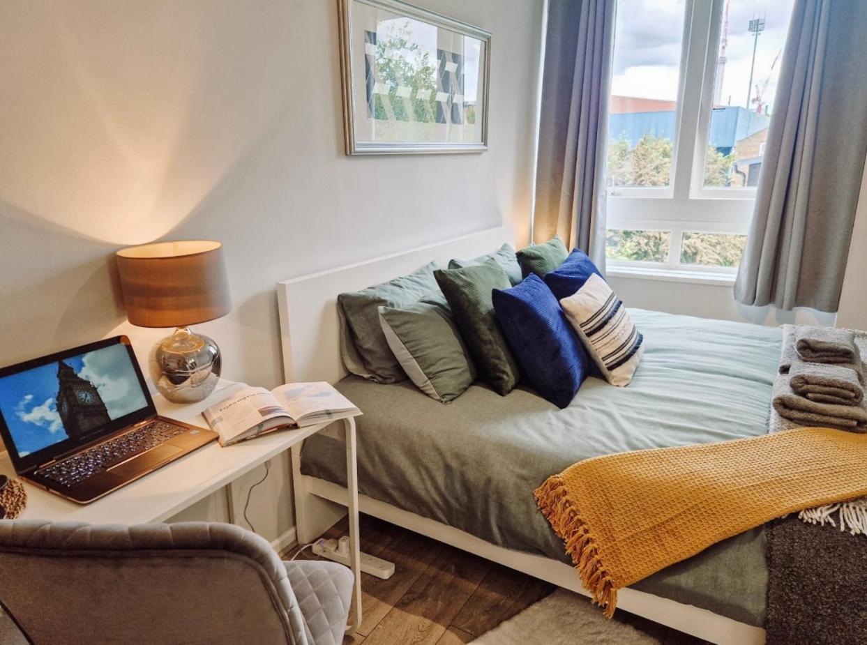 New, Refurbished Modern & Spacious 1 Bed Flat Westfield Shepherd's Bush Free Wi-fi Super King Bed Appartement