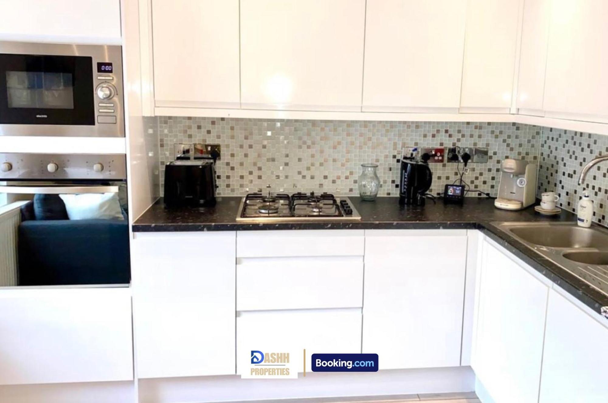 Two Bedroom By Dashh Short Lets & Serviced In Shepherds Bush With Free Wifi Ferienhaus London