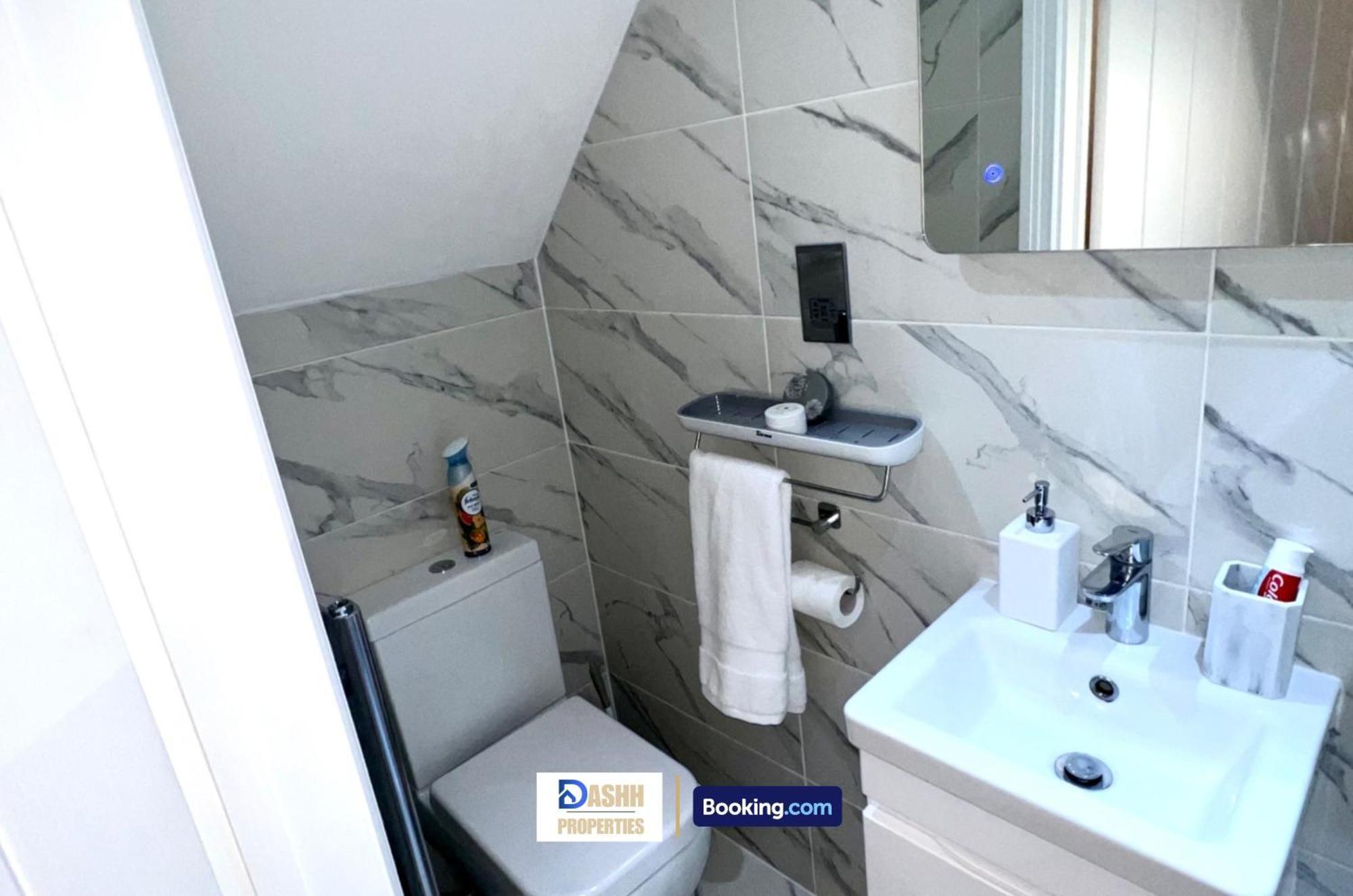 Ferienhaus Two Bedroom By Dashh Short Lets & Serviced In Shepherds Bush With Free Wifi London