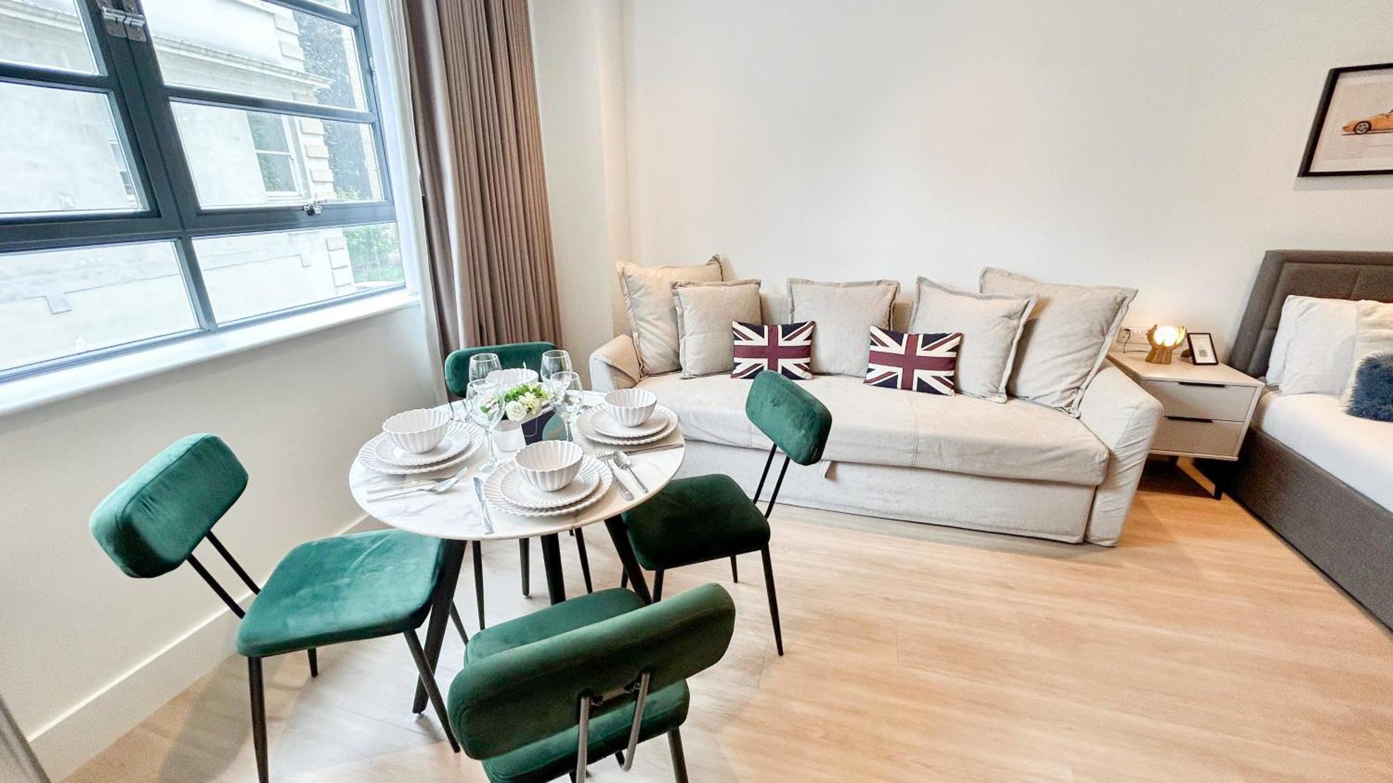 Modern & 3bedroom Flat With Pvt Balcony Steps From Regent's Park Londra