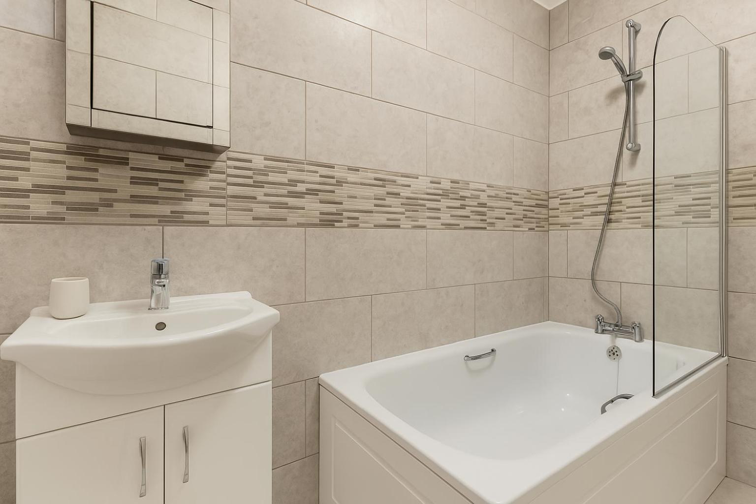 2 Bed Flat In Acton Town *