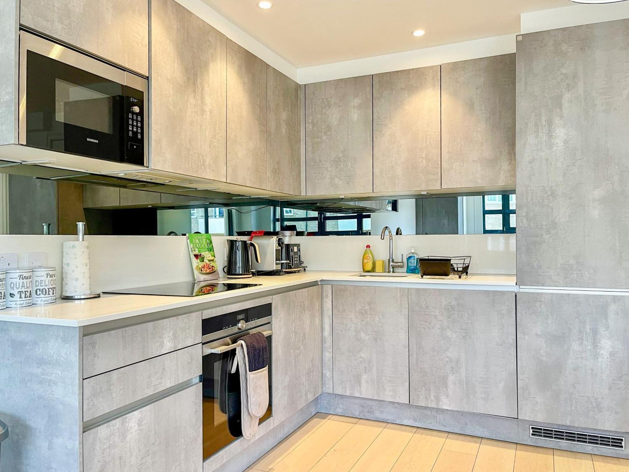 Appartamento Modern & 3bedroom Flat With Pvt Balcony Steps From Regent's Park Londra
