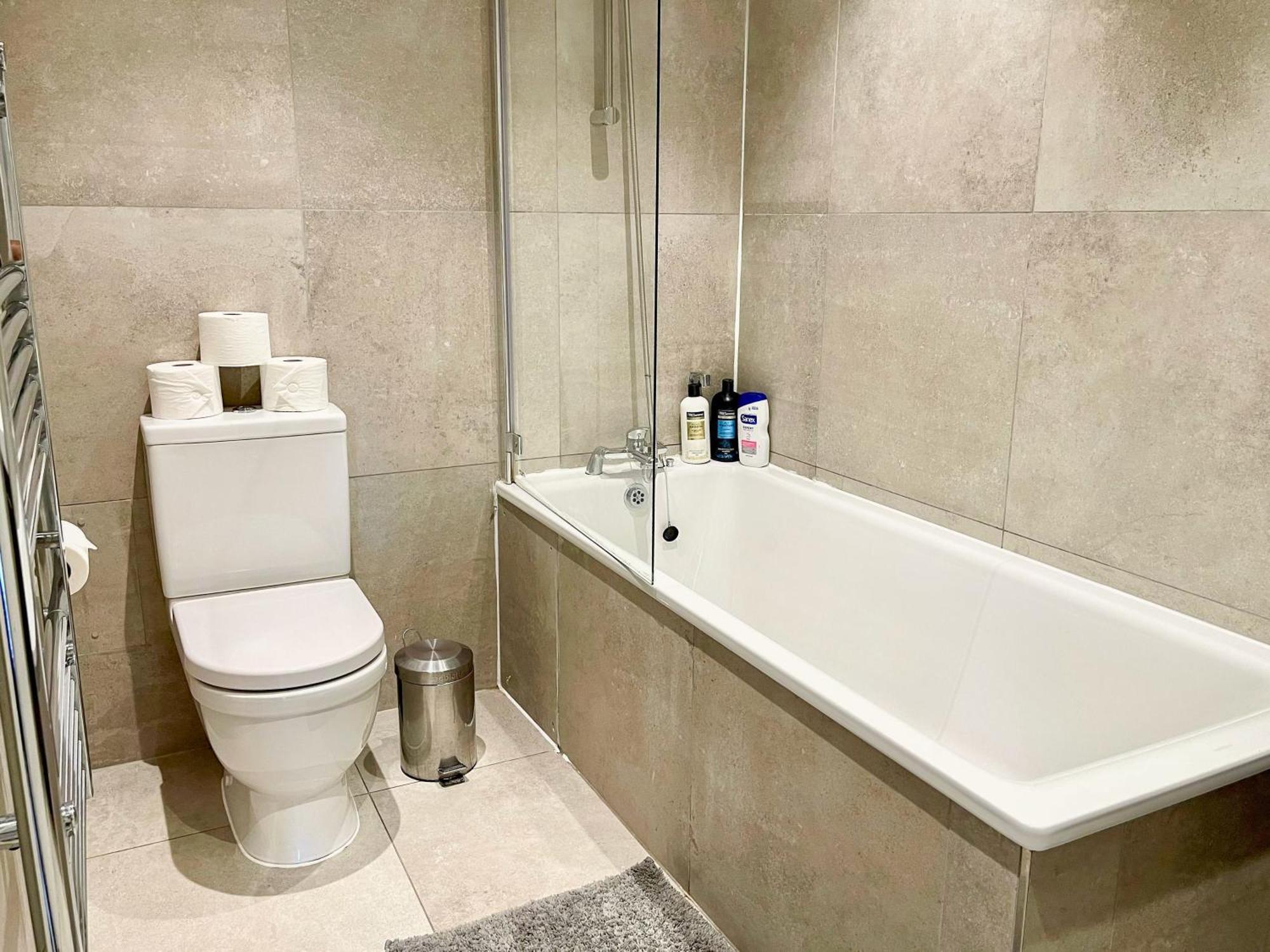 Modern & 3bedroom Flat With Pvt Balcony Steps From Regent's Park Londra
