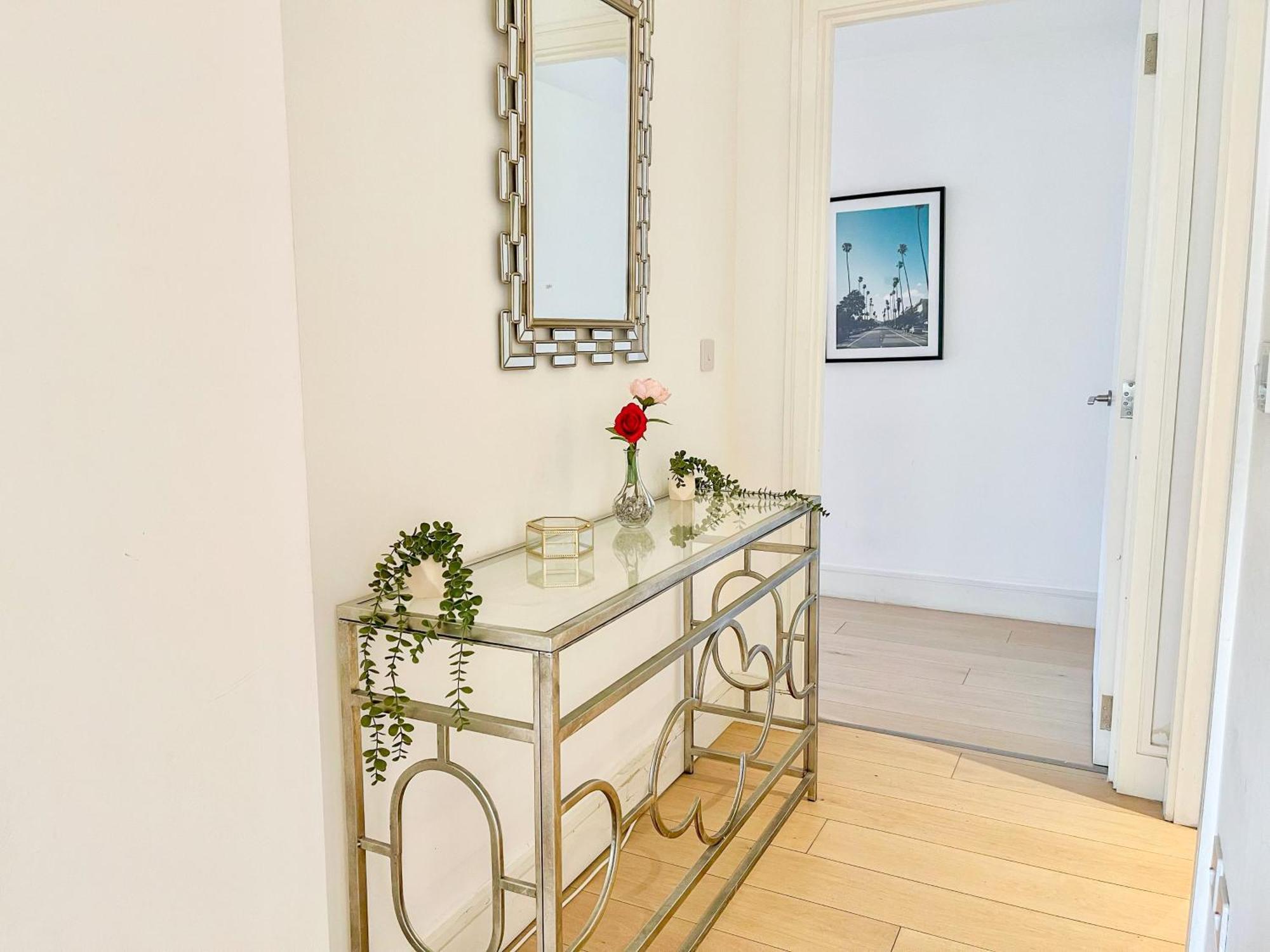 Modern & 3bedroom Flat With Pvt Balcony Steps From Regent's Park * Londra