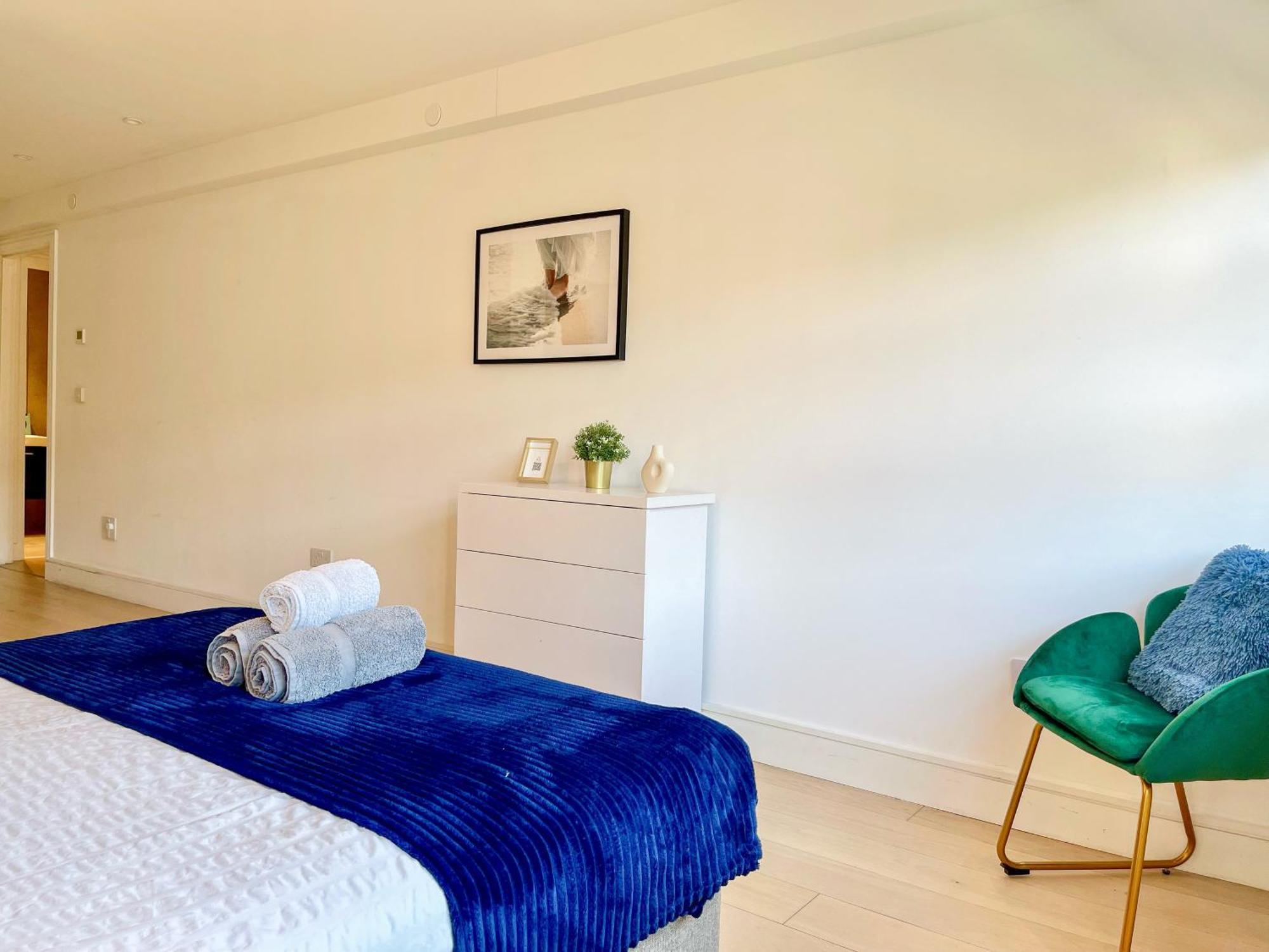 Modern & 3bedroom Flat With Pvt Balcony Steps From Regent's Park *