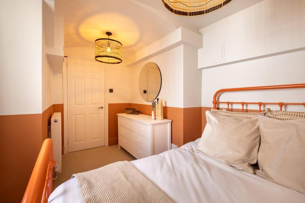 The Paddington Flat - Modern 2bdr With Patio Londen