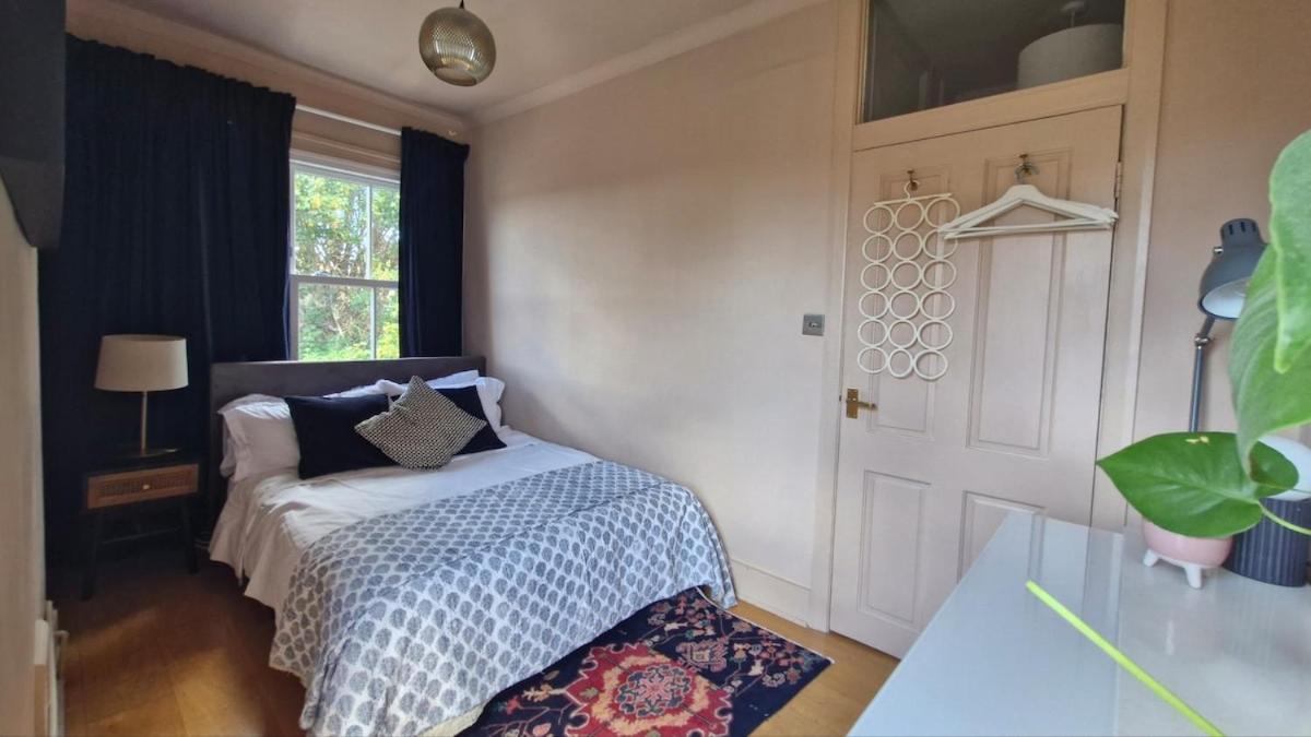 Charming Bright 2-bed Heritage Flat, Battersea Park, London