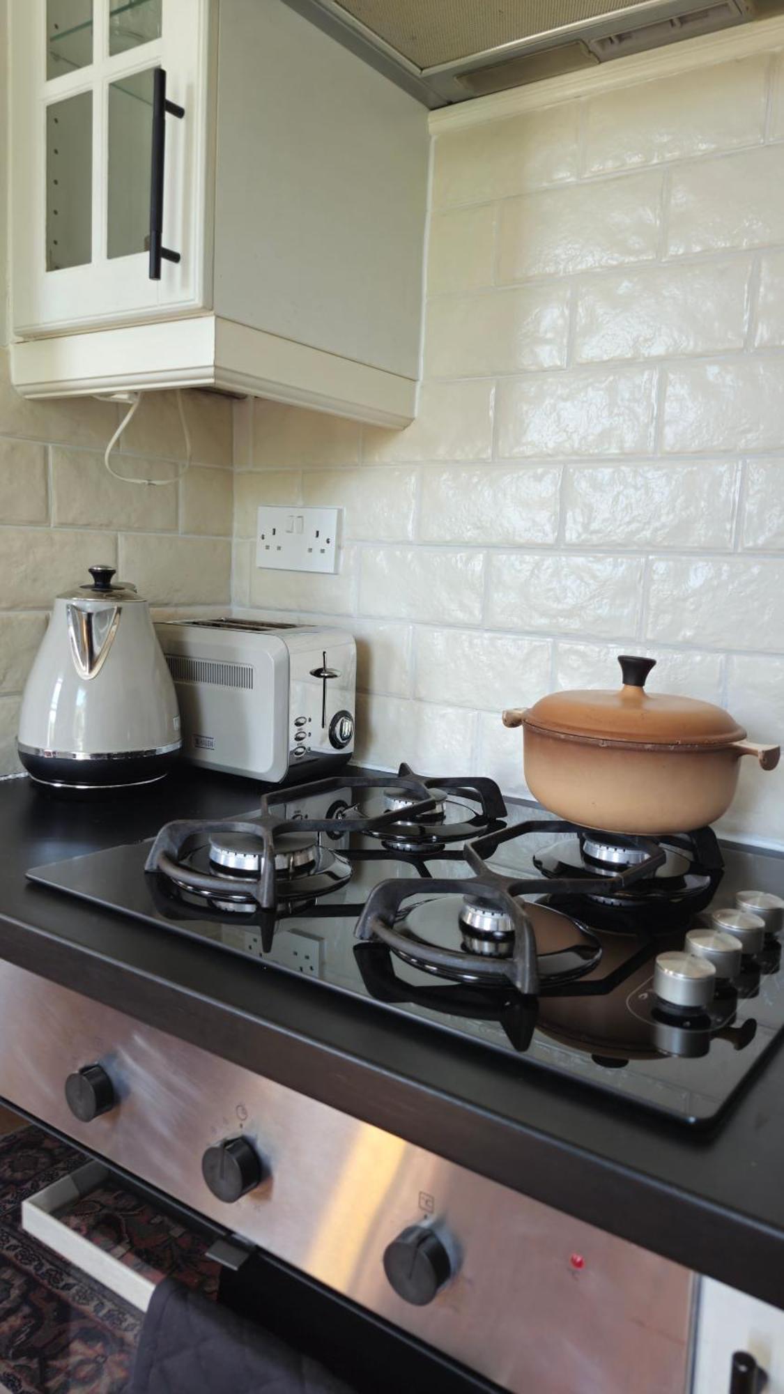 Charming Bright 2-bed Heritage Flat, Battersea Park, London