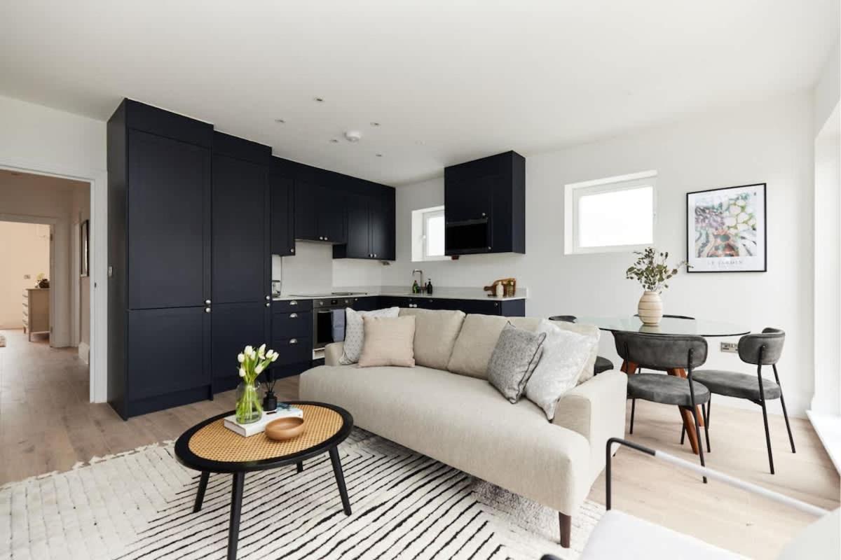 The Wembley Park Wonder - Charming 2bdr Flat With Balcony * London