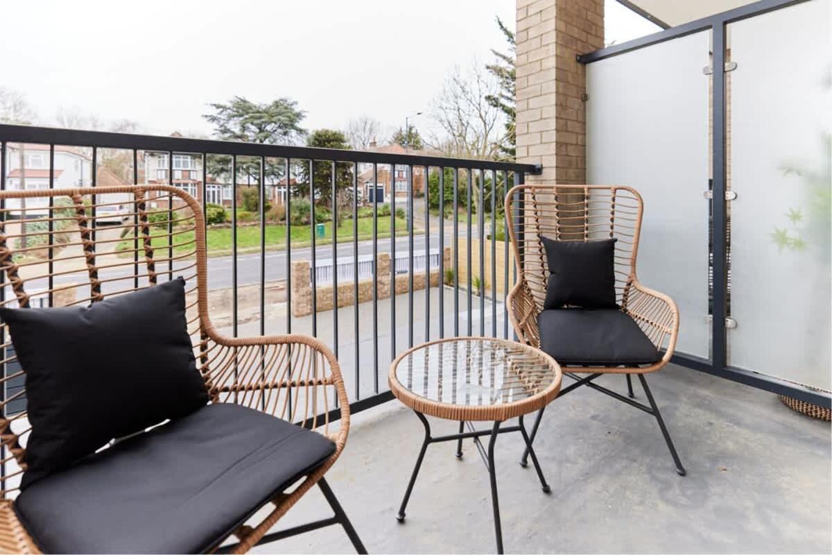 The Wembley Park Wonder - Charming 2bdr Flat With Balcony Apartment *