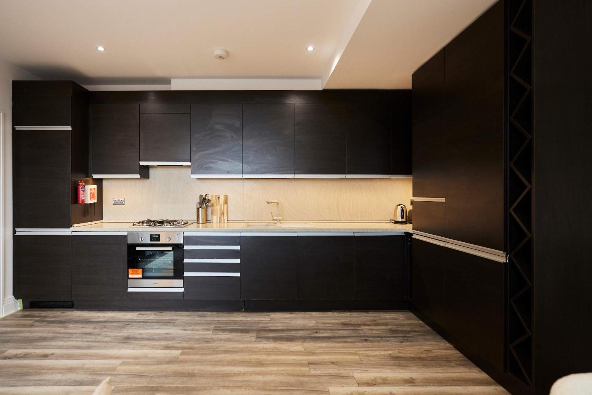 The Harlesden Escape - Spacious 3bdr Flat With Balcony *