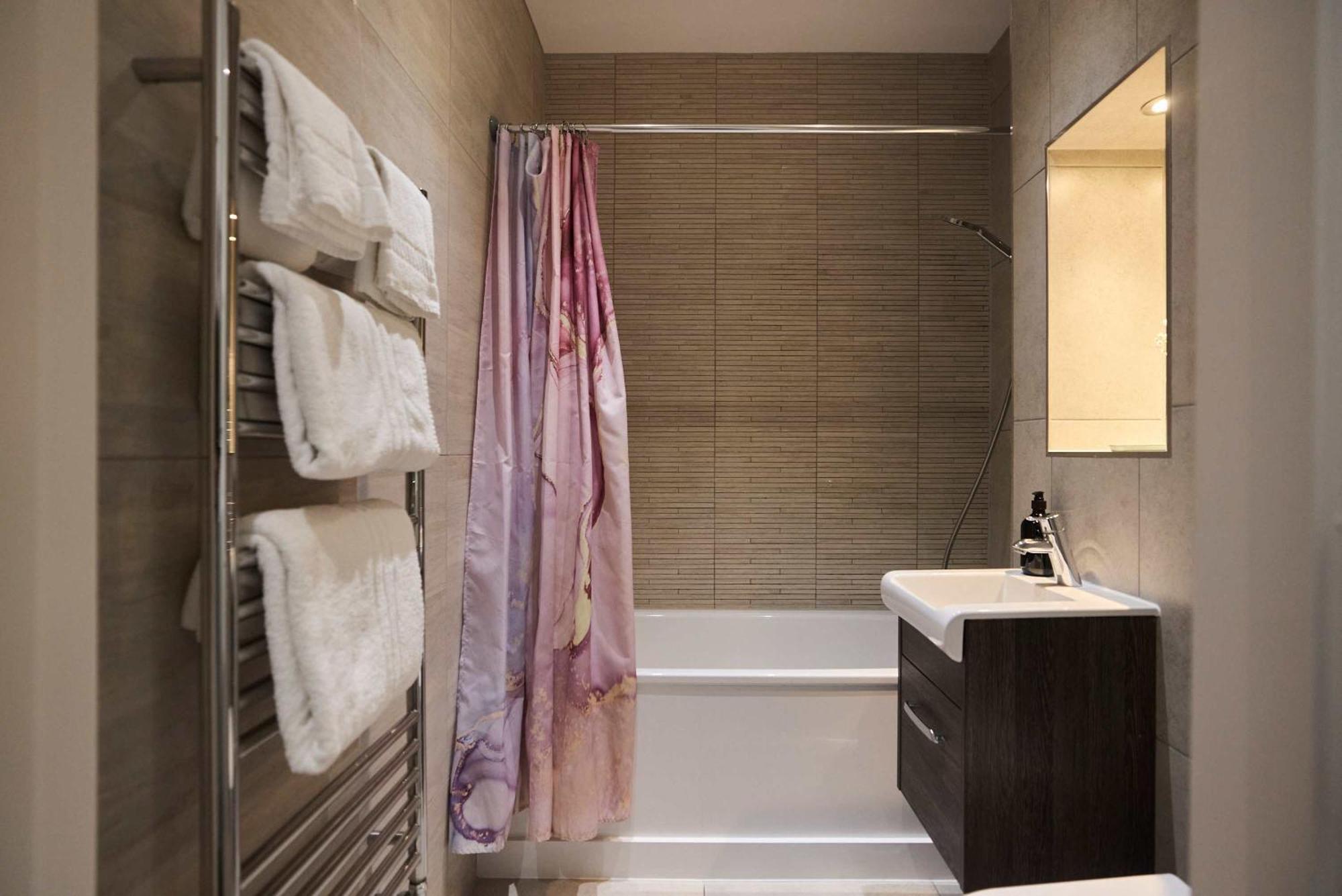 The Harlesden Place - Modern 3bdr Flat With Balcony Lejlighed *