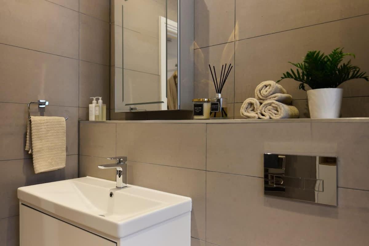 Lägenhet The Wembley Park Arms - Modern 2bdr Flat With Parking + Balcony