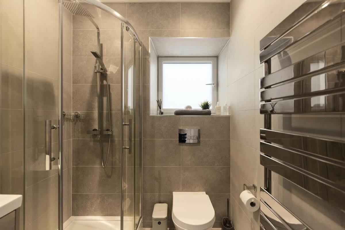The Wembley Park Arms - Modern 2bdr Flat With Parking + Balcony Lägenhet