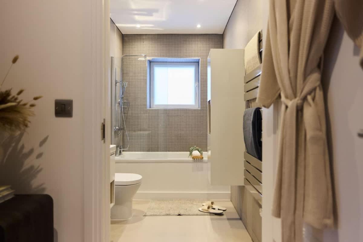 The Wembley Park Arms - Modern 2bdr Flat With Parking + Balcony London